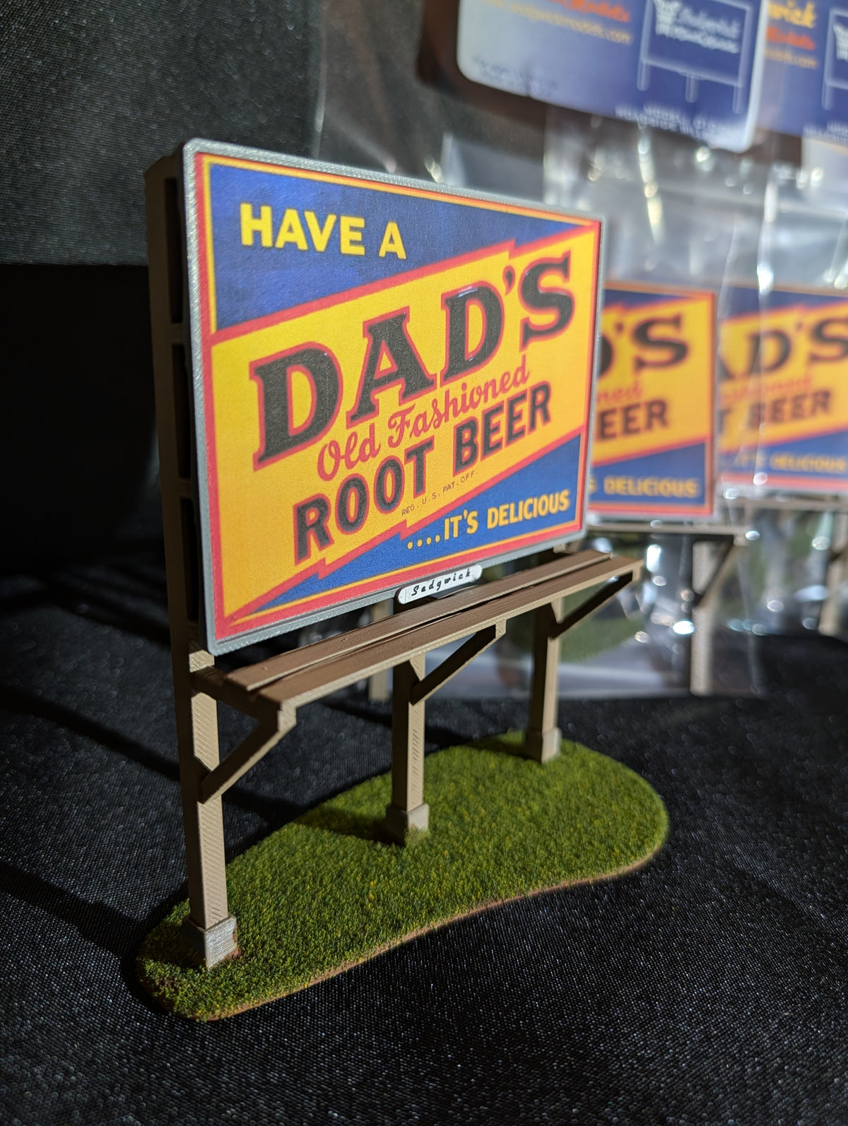 Sedgwick O Scale Models 010-DAD - Roadside Billboards "Dad's Rootbeer"