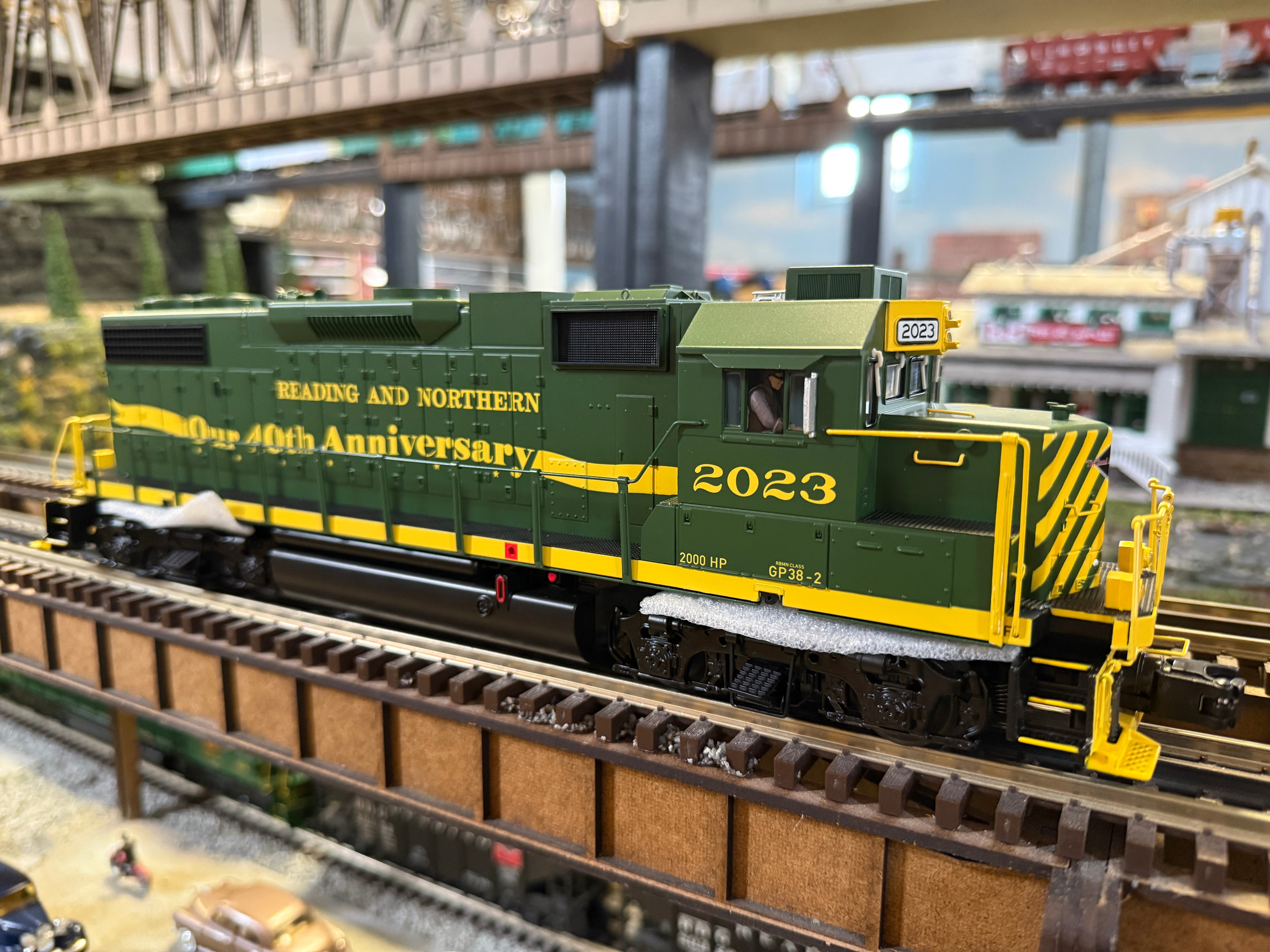 Atlas O 30138349 - Premier - GP38-2 Diesel Locomotive "Reading & Northern" #2023 (40th Anniversary)