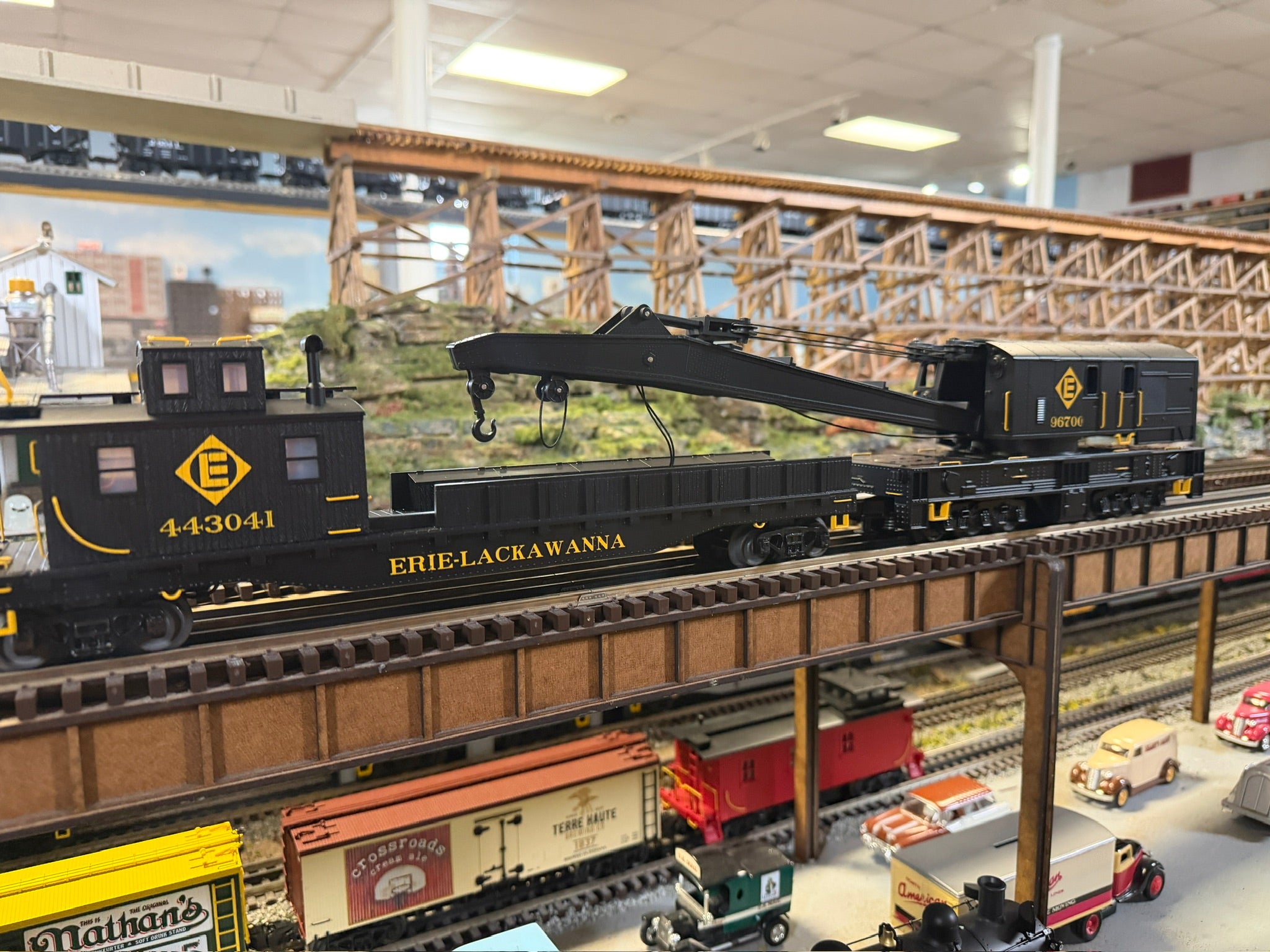 Atlas O 3001748 - Premier - Crane Tender “Erie Lackawanna” #443041