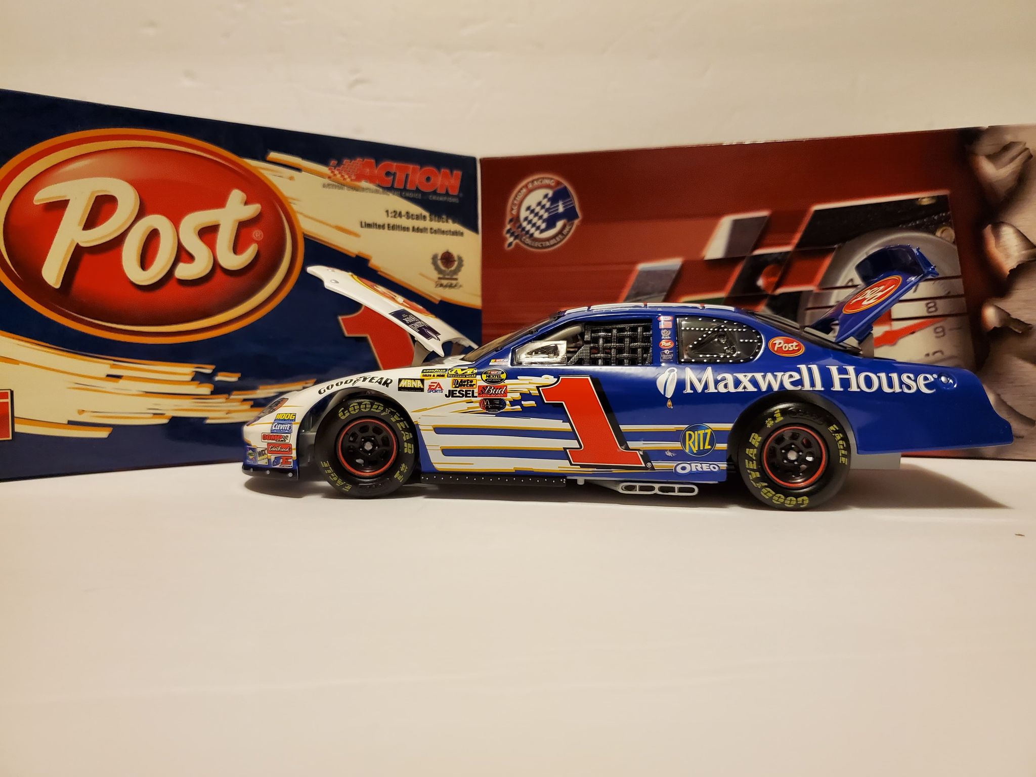 2004 ACTION #1 POST - MAXWELL HOUSE - JOHN ANDRETTI - 1/24 Diecast  - Second hand -SH001