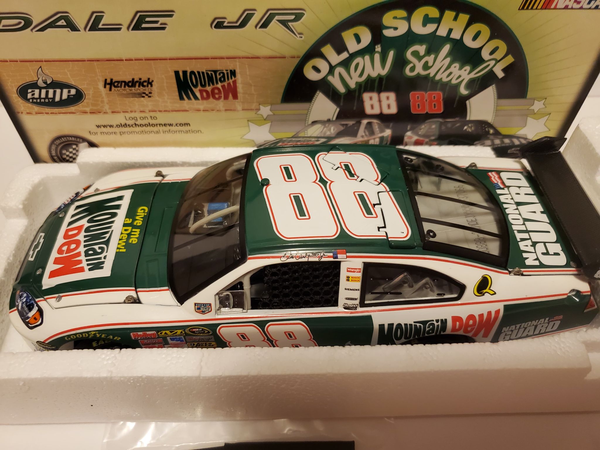 2008 ACTION #88 MOUNTAIN DEW RETRO - DALE EARNHARDT JR - 1/24 DIECAST -  Second hand - SH018