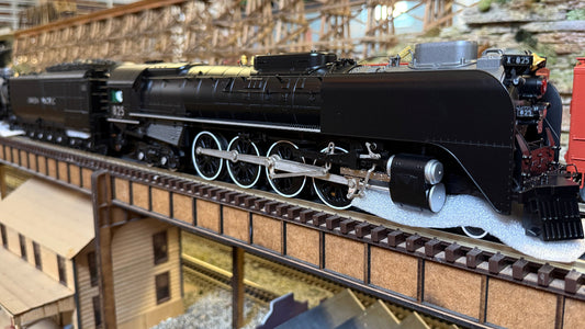 MTH 20-3957-1 - Premier - FEF 4-8-4 Northern Steam Engine "Union Pacific" #825 w/ PS3 (Black) - MrMuffin'sTrains