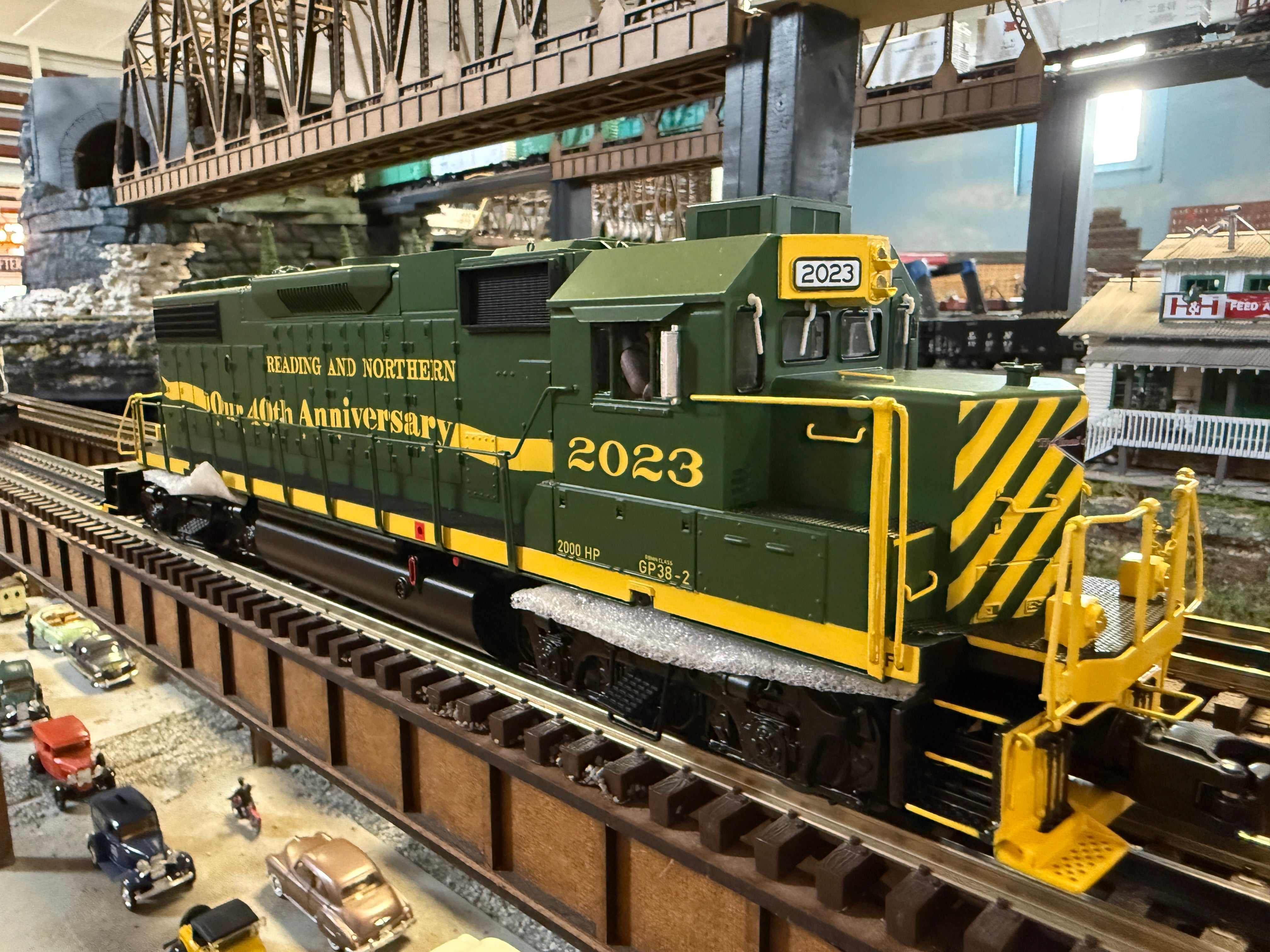 Atlas O 30138349 - Premier - GP38-2 Diesel Locomotive "Reading & Northern" #2023 (40th Anniversary)