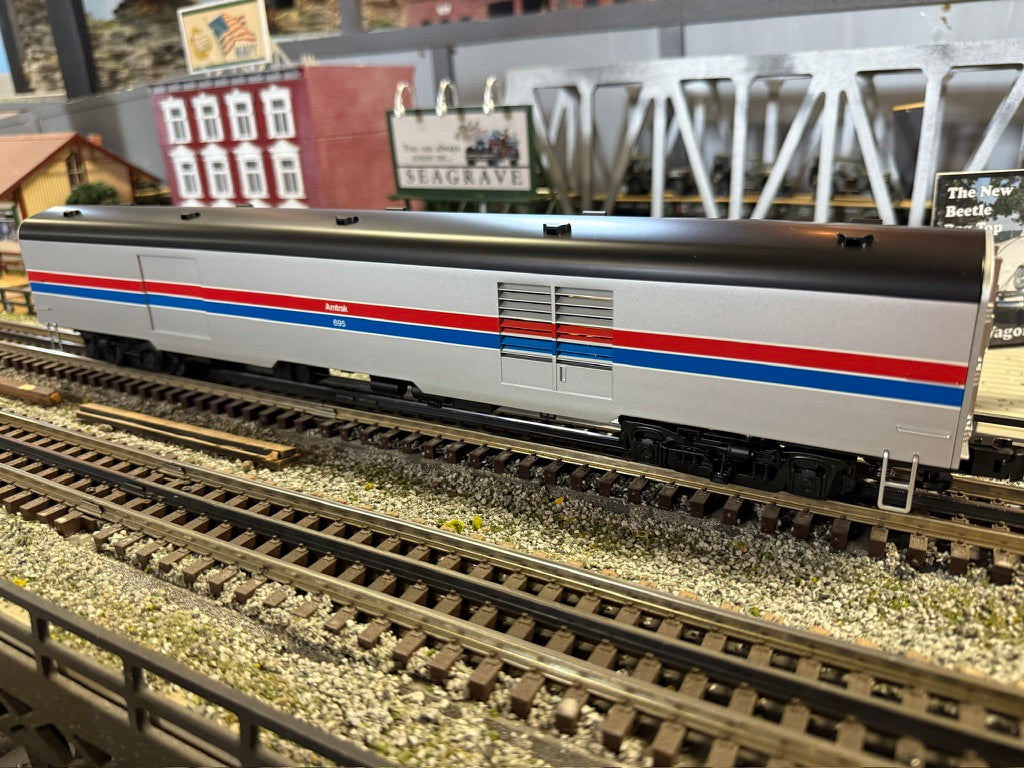 Lionel 2527340 - Vision Line 21" Generator Passenger Car "Amtrak" #695 Phase II
