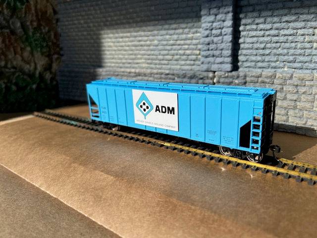 Walthers HO 910-49401 - Mainline - 50' Pullman-Standard PS-2CD 4427 3-Bay Covered Hopper "Archer-Daniels-Midland" #3114
