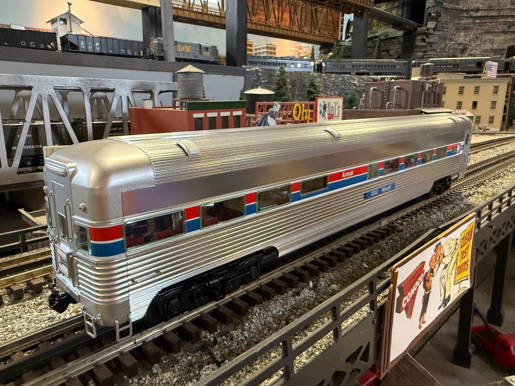 Lionel 2527160 - 18" Aluminum Passenger Car Set "Amtrak" (4-car) Phase I