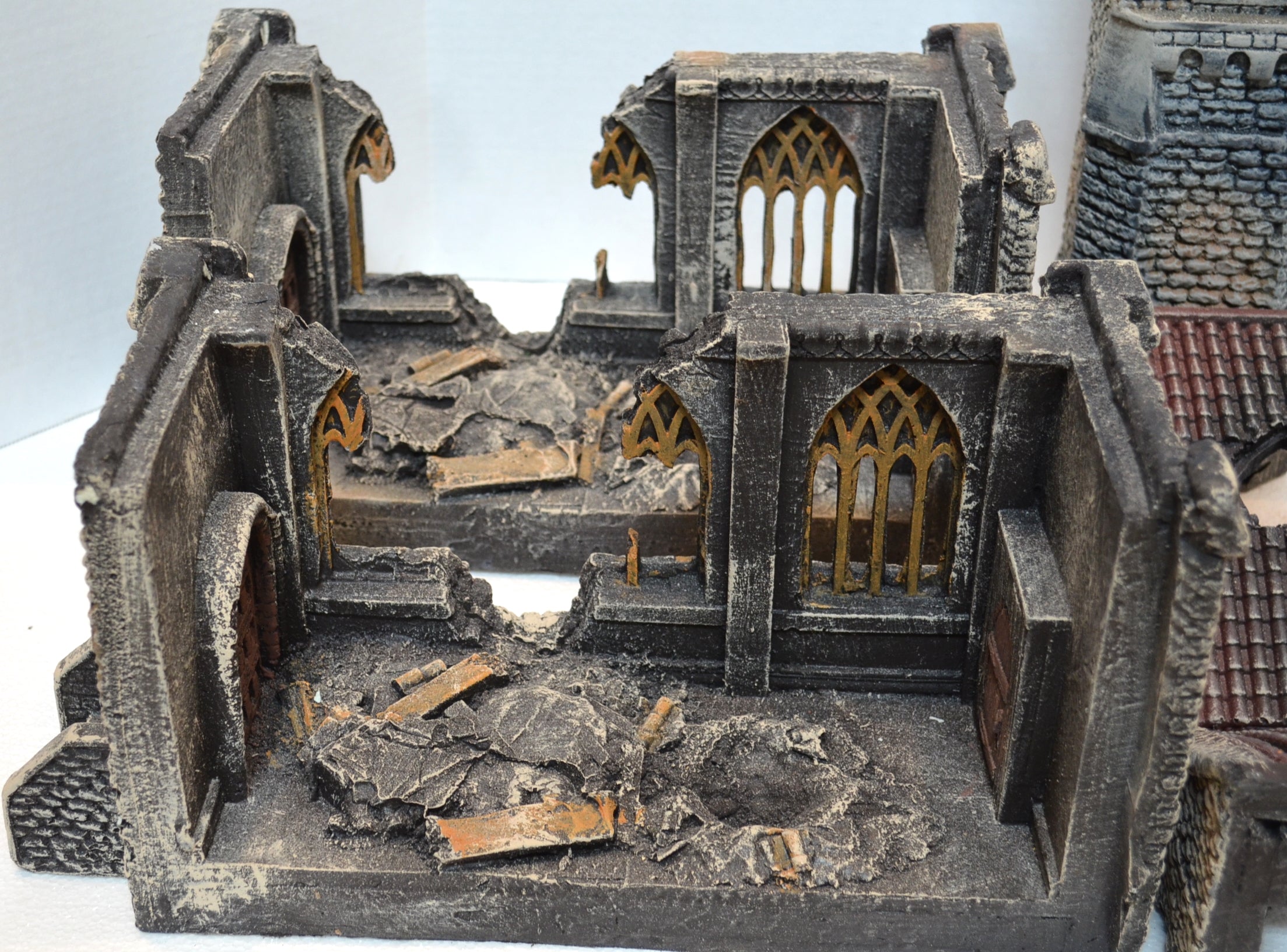 Atherton Scenics 9948 - WWII - Medieval Battle Damaged Stone Church