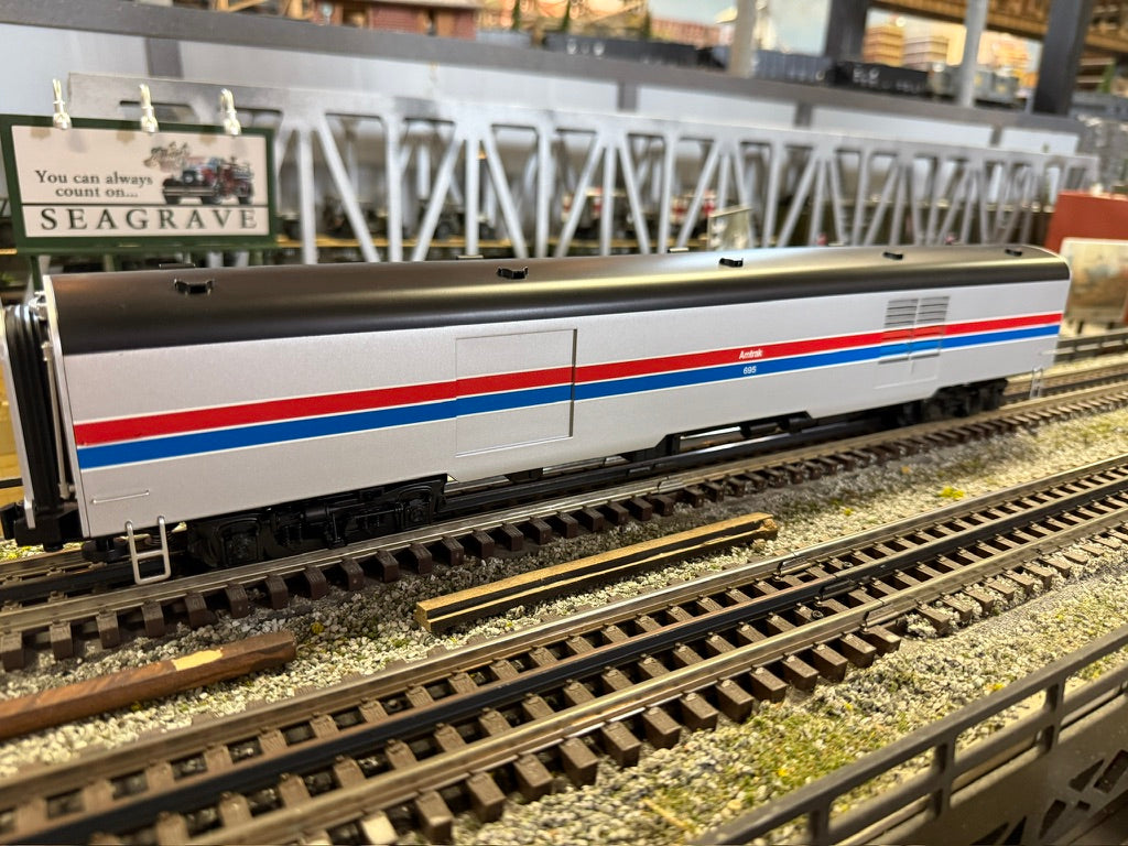 Lionel 2527340 - Vision Line 21" Generator Passenger Car "Amtrak" #695 Phase II - MrMuffin'sTrains