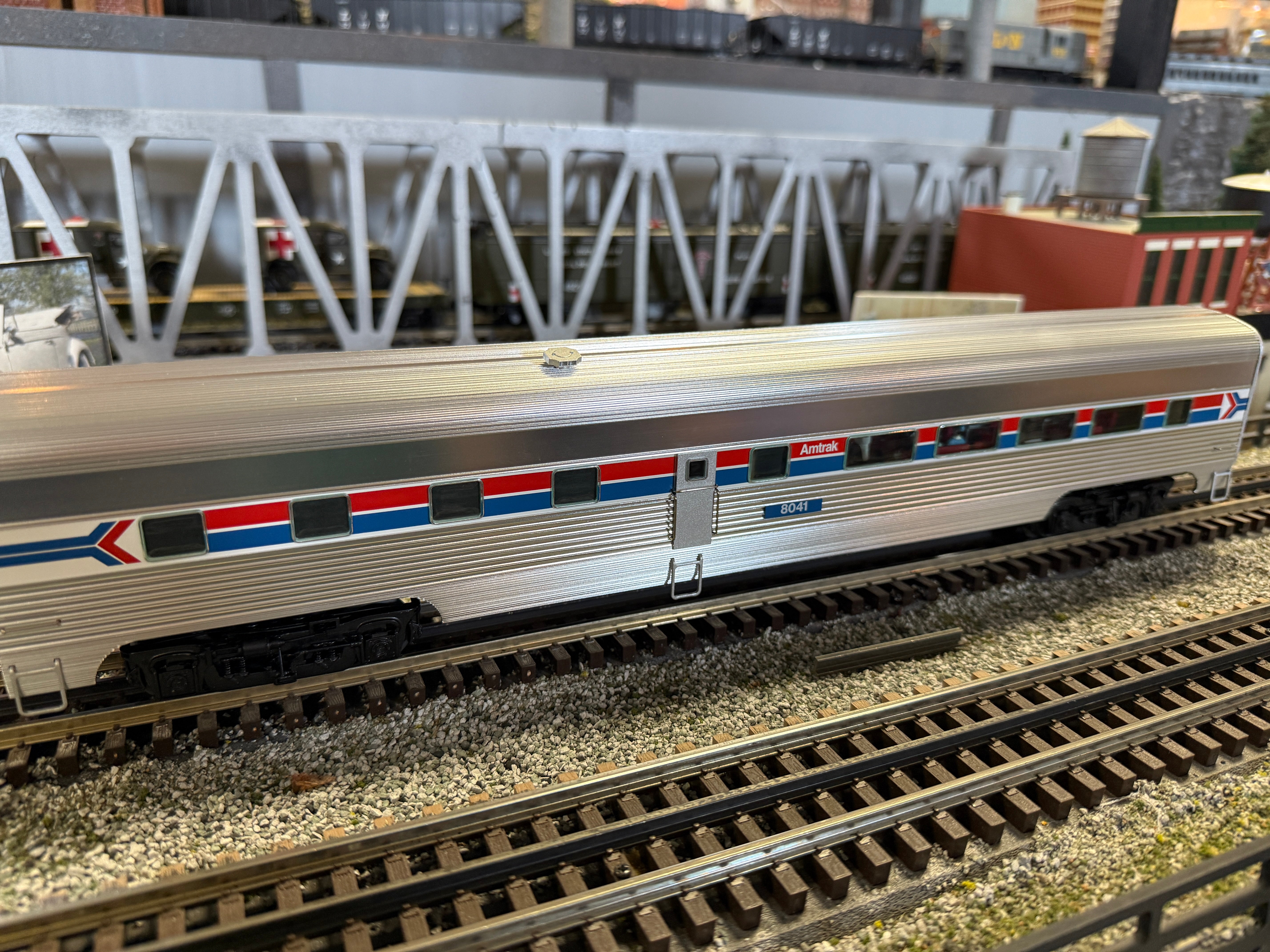 Lionel 2527180 - 18" Aluminum Stationsounds Diner Car "Amtrak" Phase I