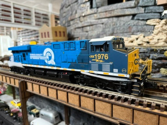Atlas O 30138418 - Premier - ES44AC Diesel Locomotive "CSX" #1976 (Conrail Heritage) - MrMuffin'sTrains
