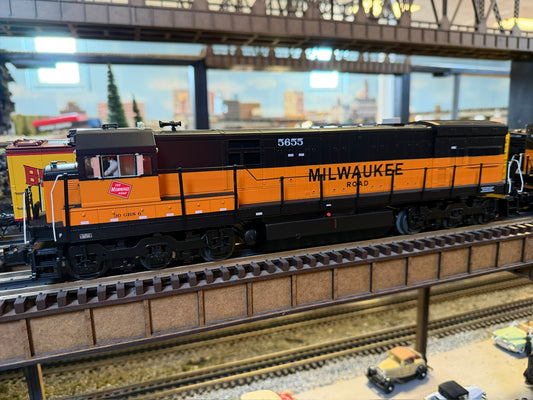 Atlas O 30138688S - Premier - U30C Diesel Locomotive "Milwaukee Road" #5655 - Custom Run for Mr.Muffin's Trains