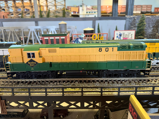Lionel 2533711 - Legacy TrainMaster Diesel Locomotive "Reading" #801 - MrMuffin'sTrains
