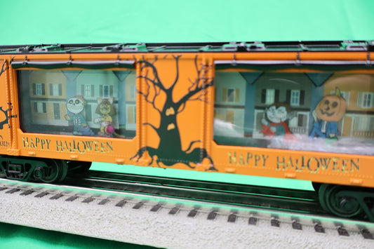 MTH 30-79690 - RailKing - Operating Action Box Car "Halloween" (Trick or Treaters)