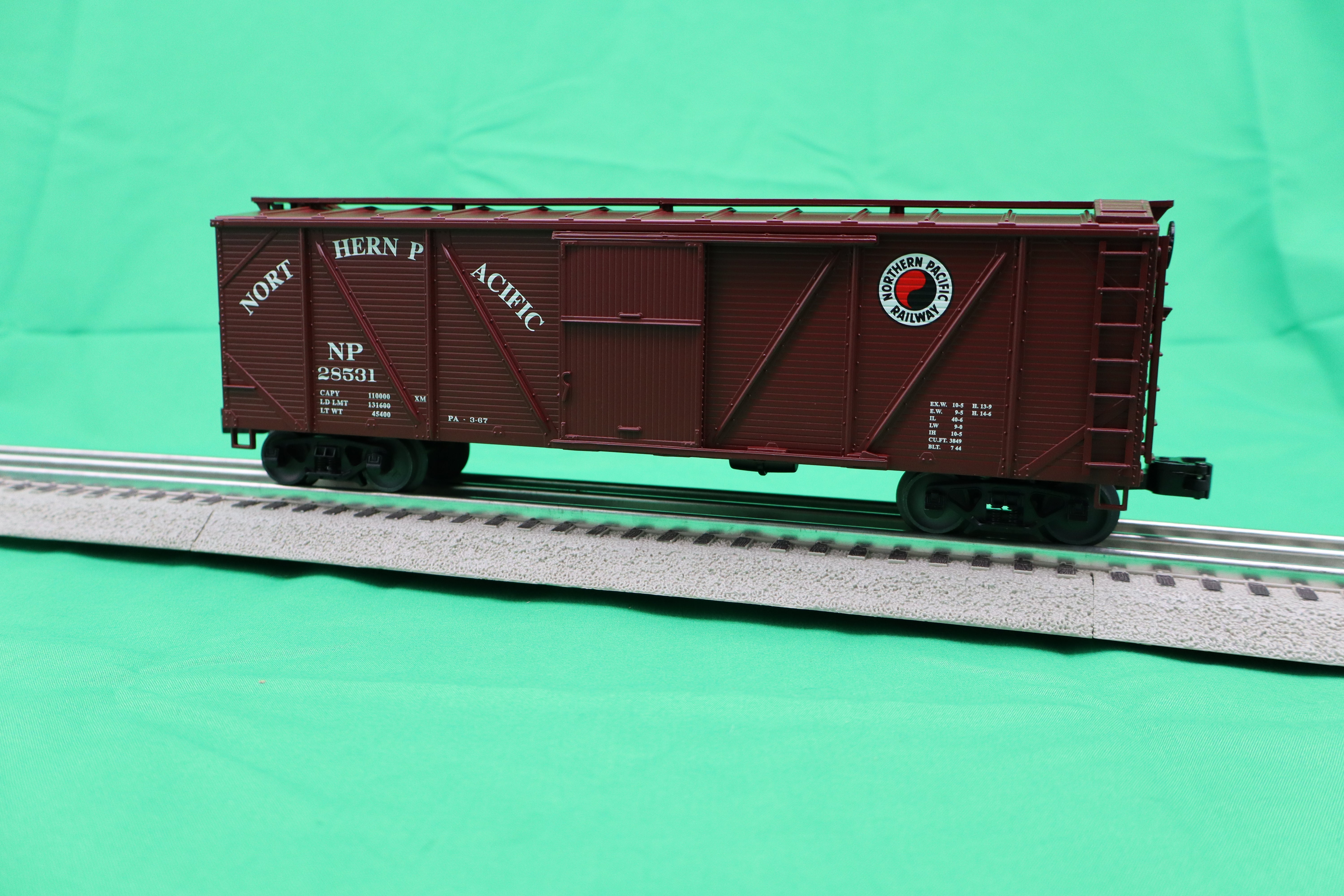 Lionel 2442182 - Single Sheathed Boxcar "Northern Pacific" #28531
