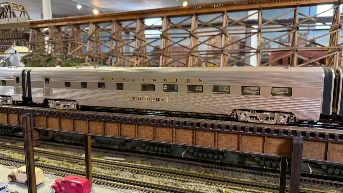 Lionel 2427700 - 21" StationSounds Diner "Chicago, Burlington & Quincy"