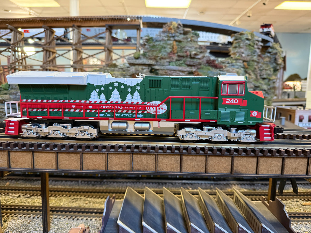 Lionel 2445190 - LionChief - ET44 Diesel Locomotive "North Pole Central" #240 (Snowflake Limited)