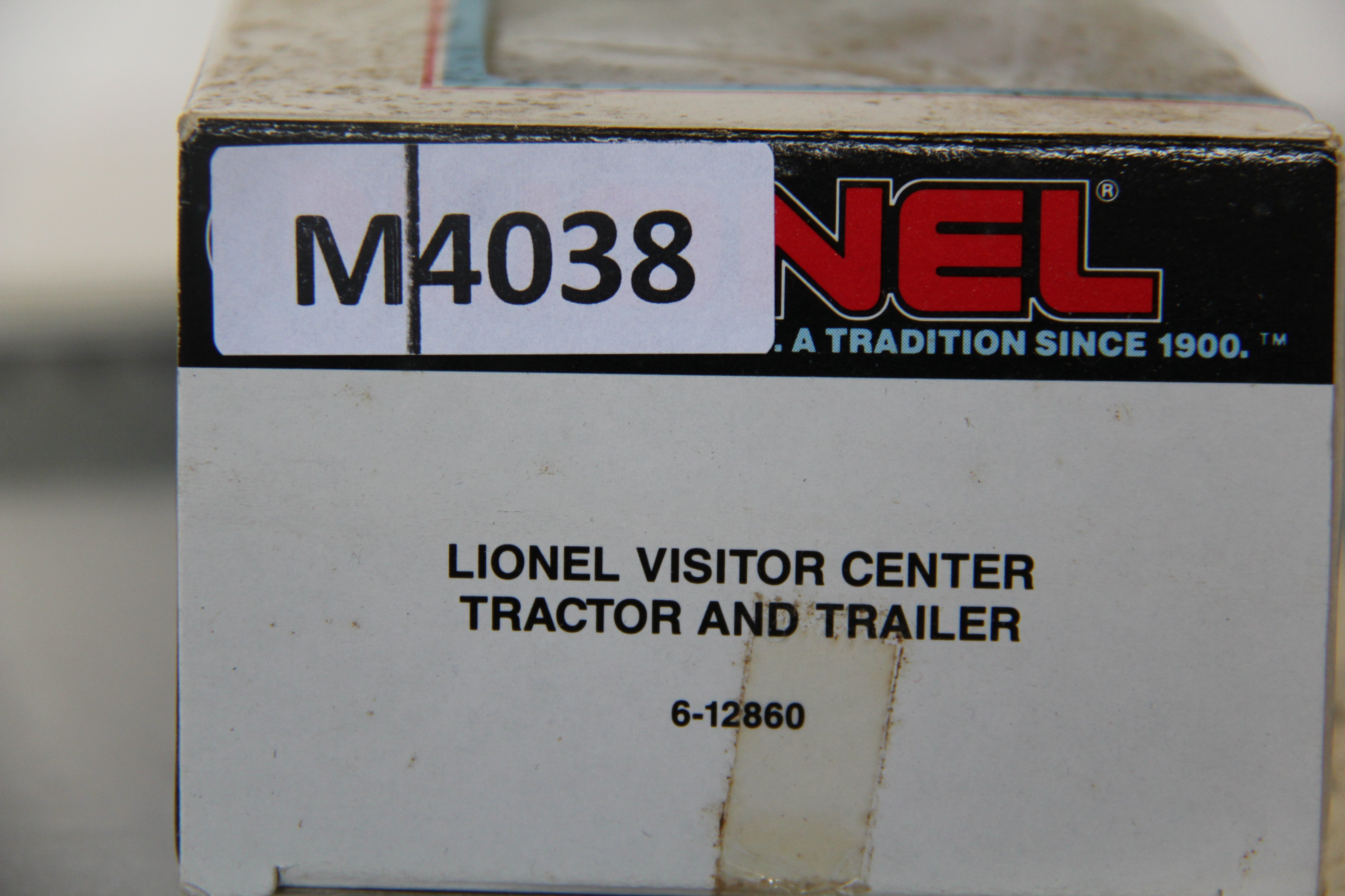 Lionel 6-12860 Lionel Visitor Center Tractor and Trailer-Second hand-M4038