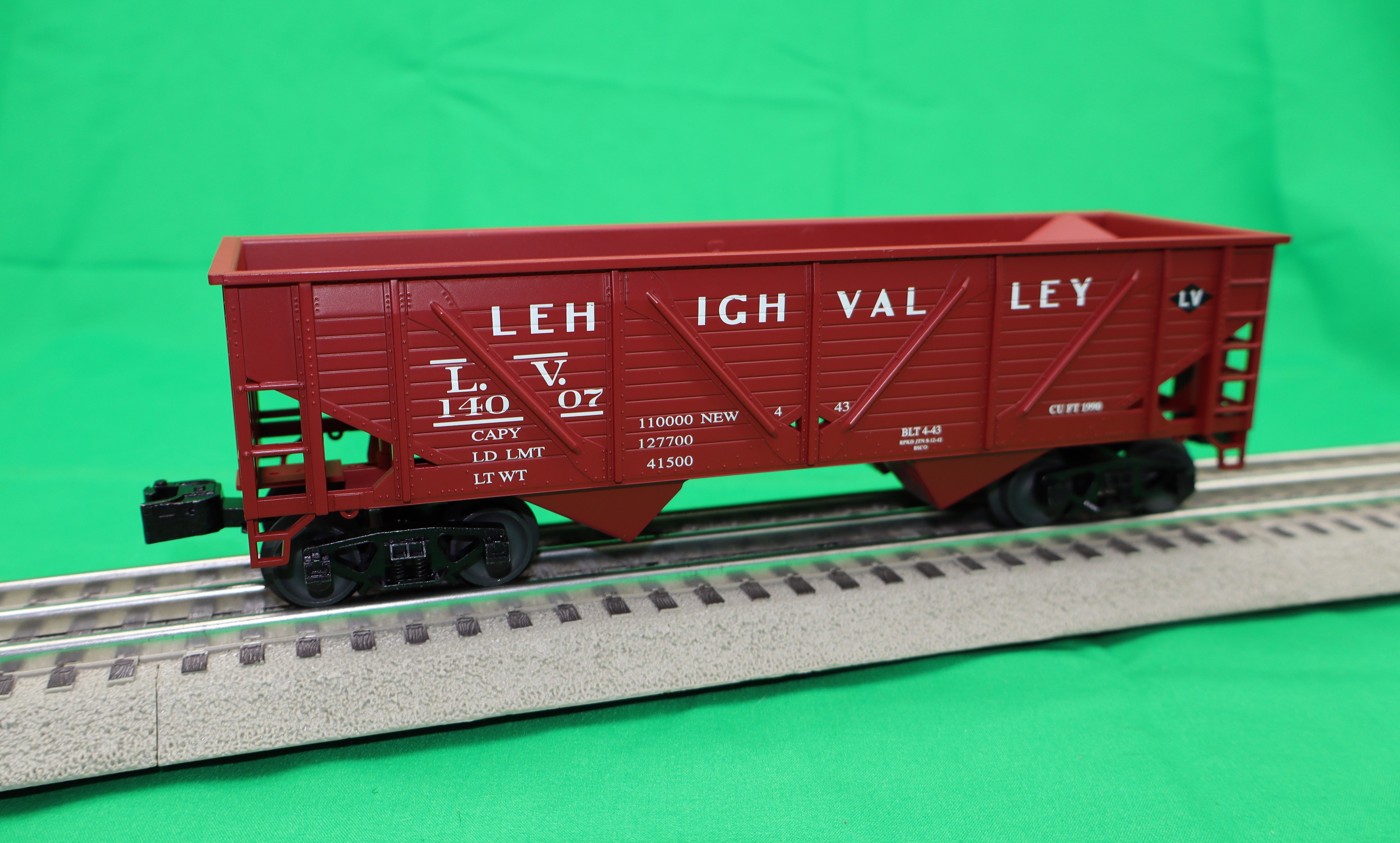 Lionel 2442099 - Composite 2-Bay Hopper "Lehigh Valley" #14007