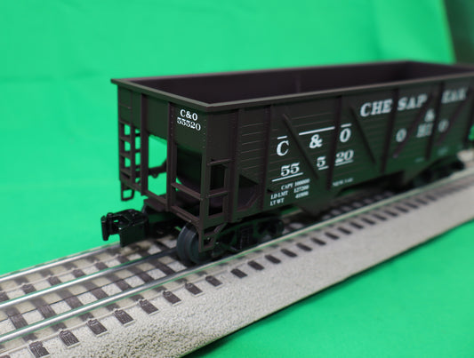 Lionel 2442079 - Composite 2-Bay Hopper "Chesapeake & Ohio" #55520 - MrMuffin'sTrains