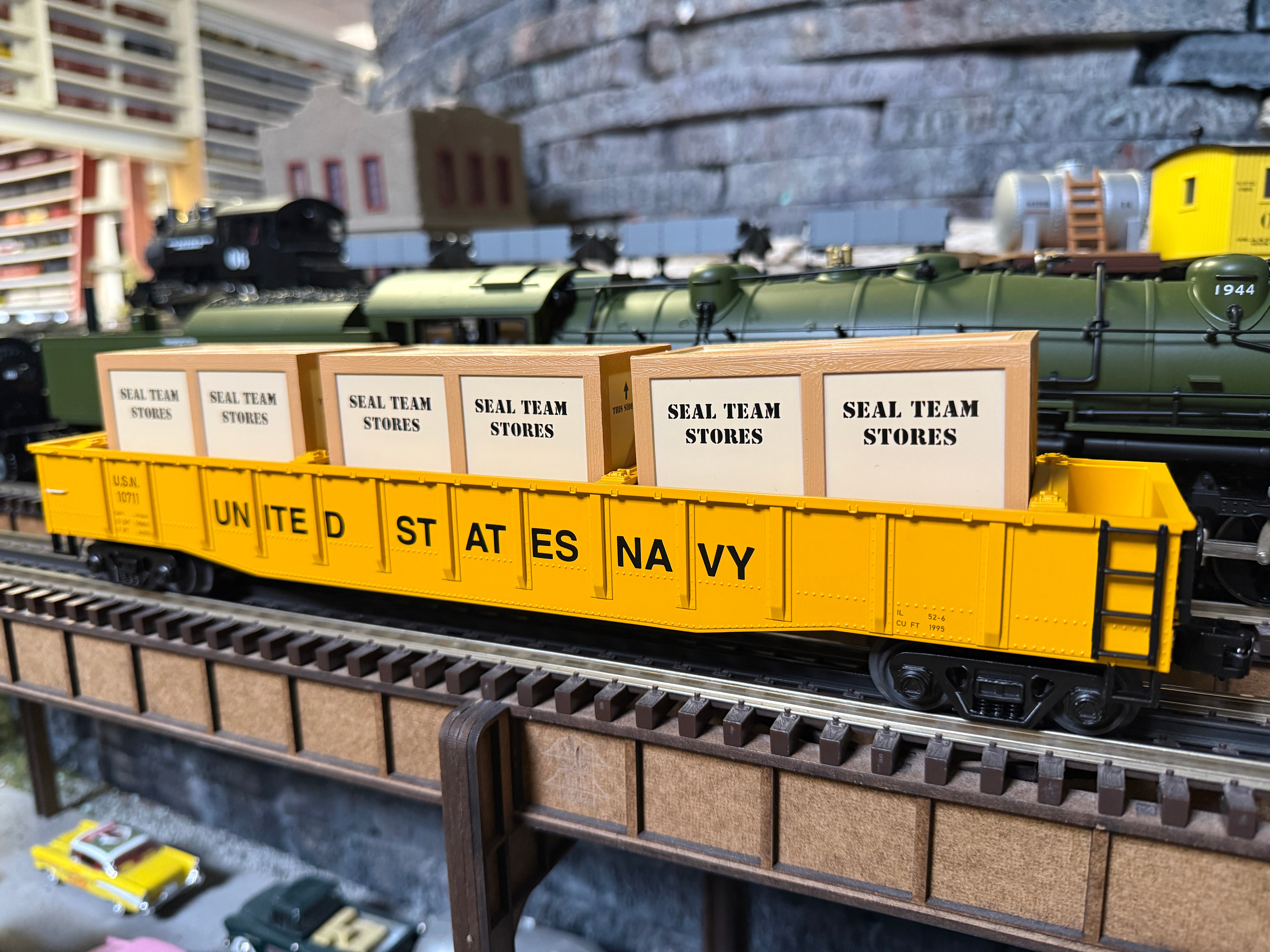 MTH 20-95699 - Gondola Car "U.S. Navy" #10711 w/ LCL Containers - Custom Run for MrMuffin'sTrains