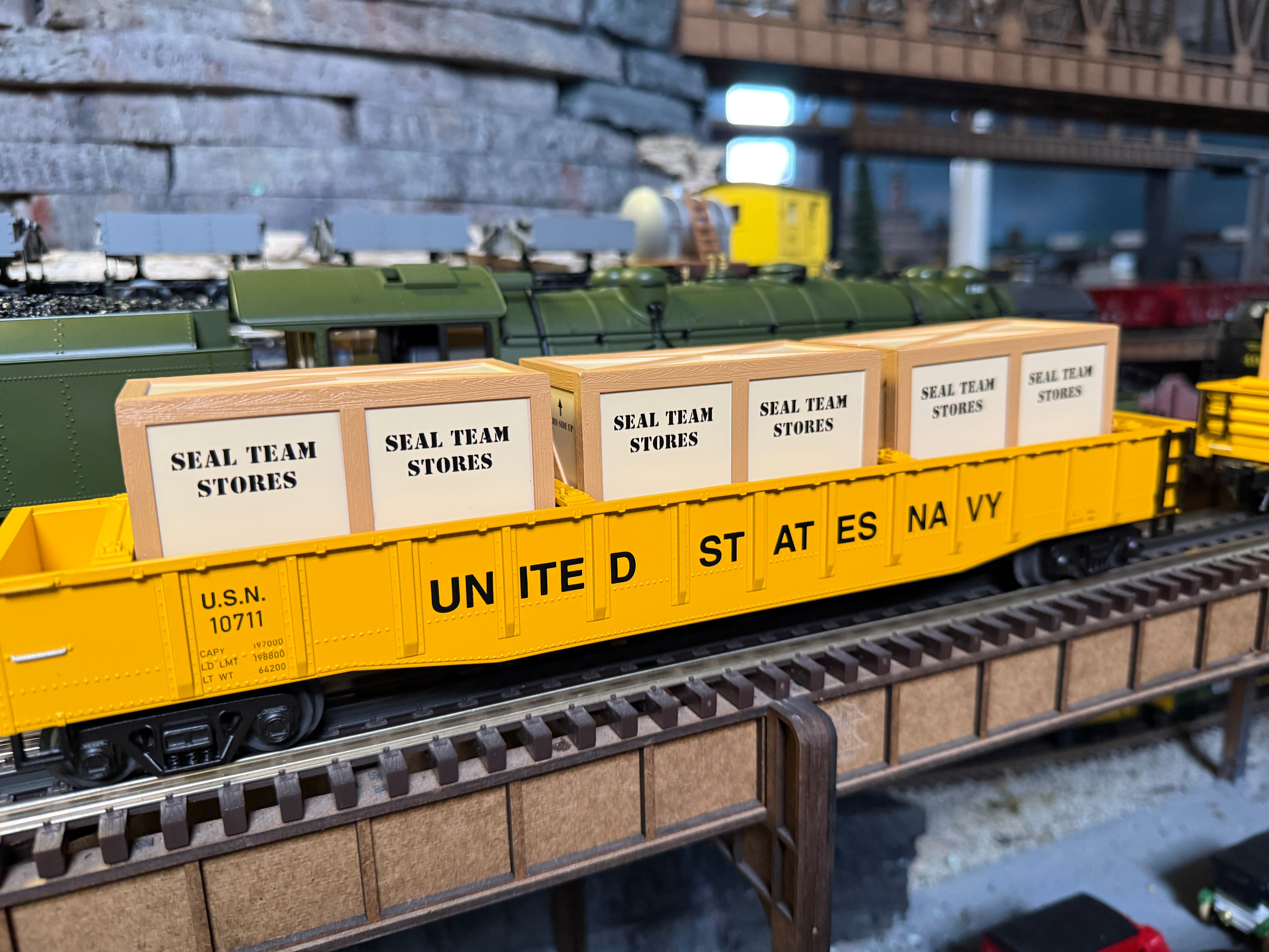 MTH 20-95699 - Gondola Car "U.S. Navy" #10711 w/ LCL Containers - Custom Run for MrMuffin'sTrains