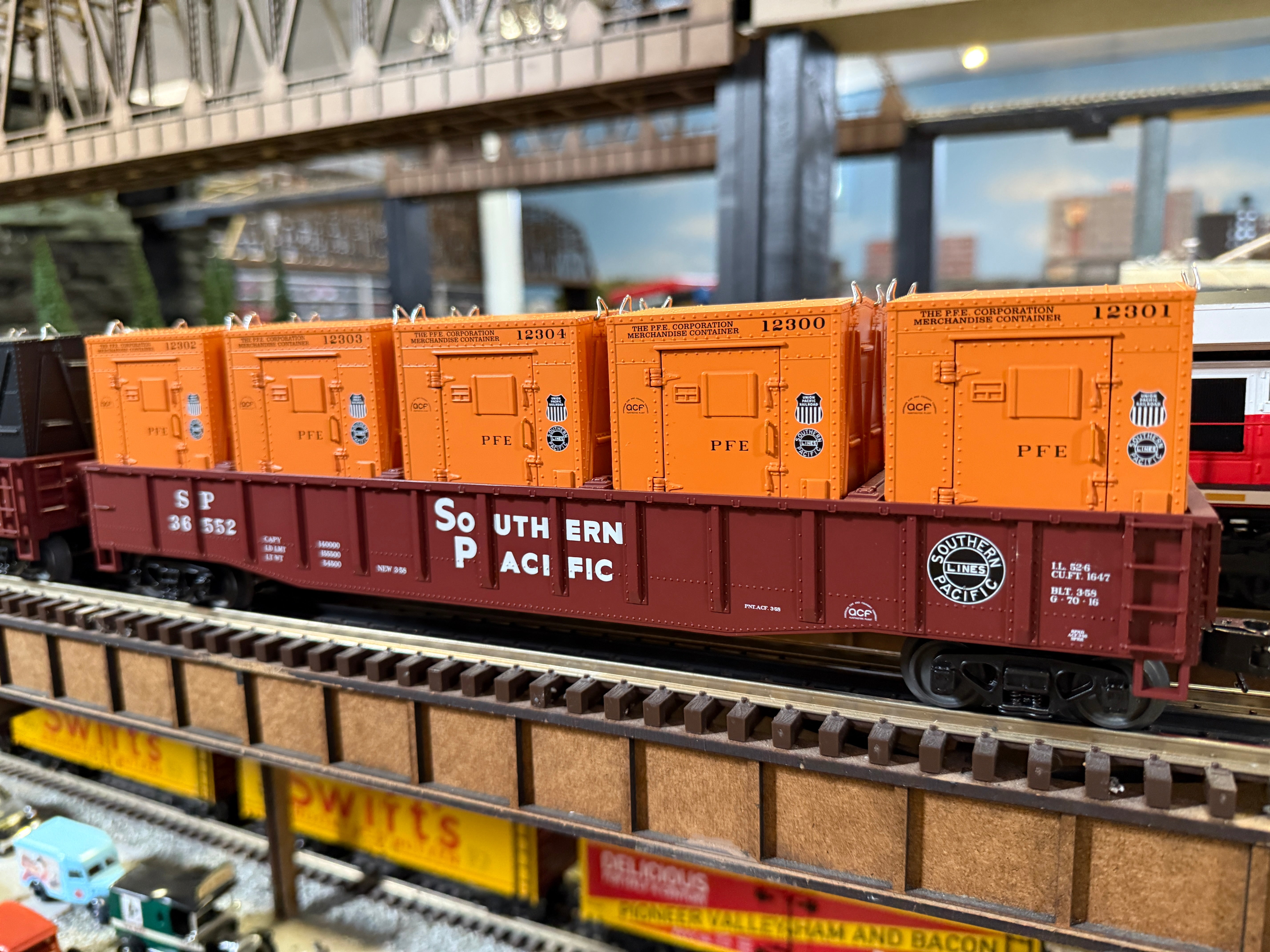 MTH 20-95678 - Gondola "Southern Pacific" w/ LCL Containers