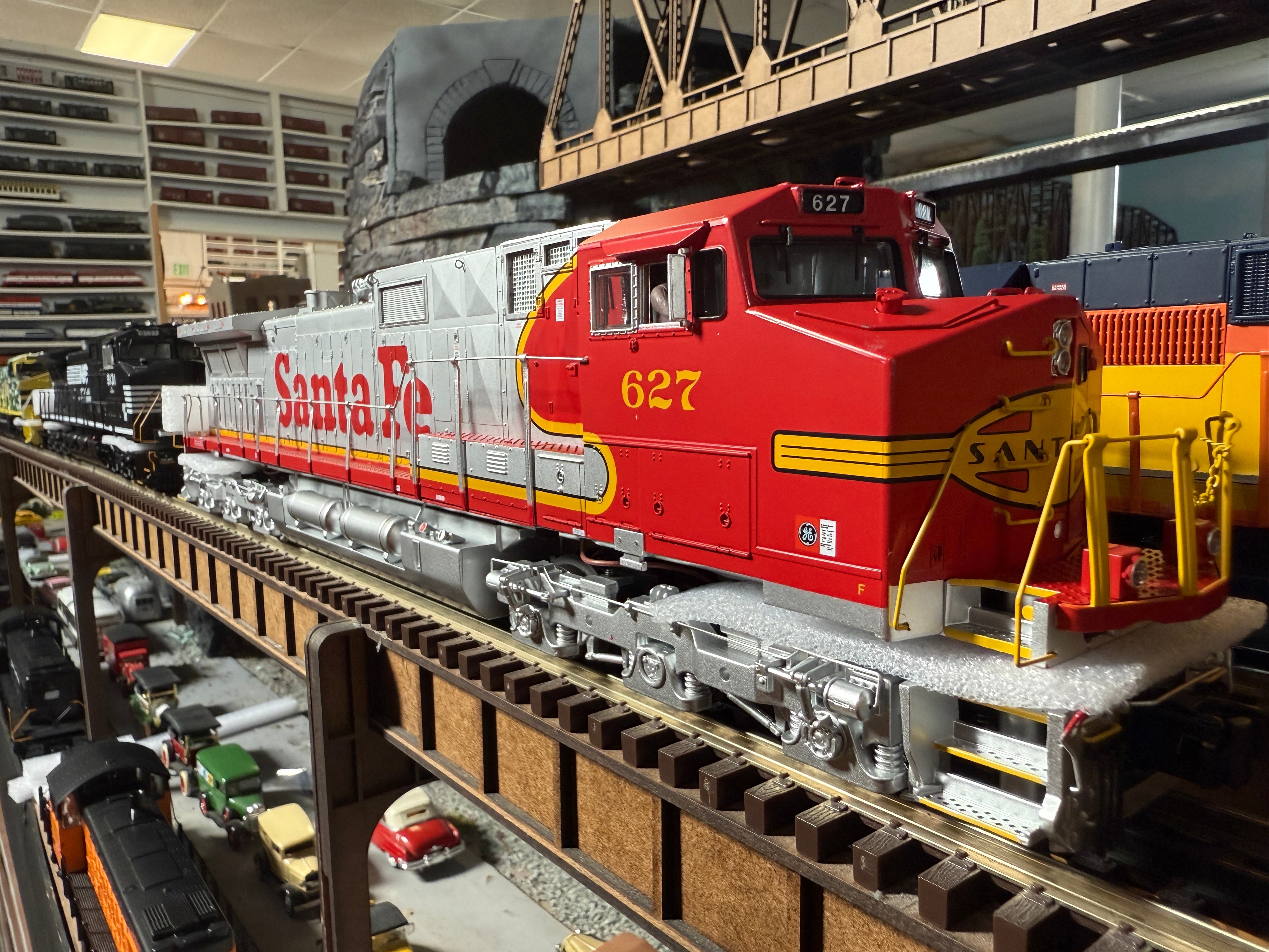 Atlas O 30138376 - Premier - C44-9W Diesel Locomotive "Santa Fe" #627