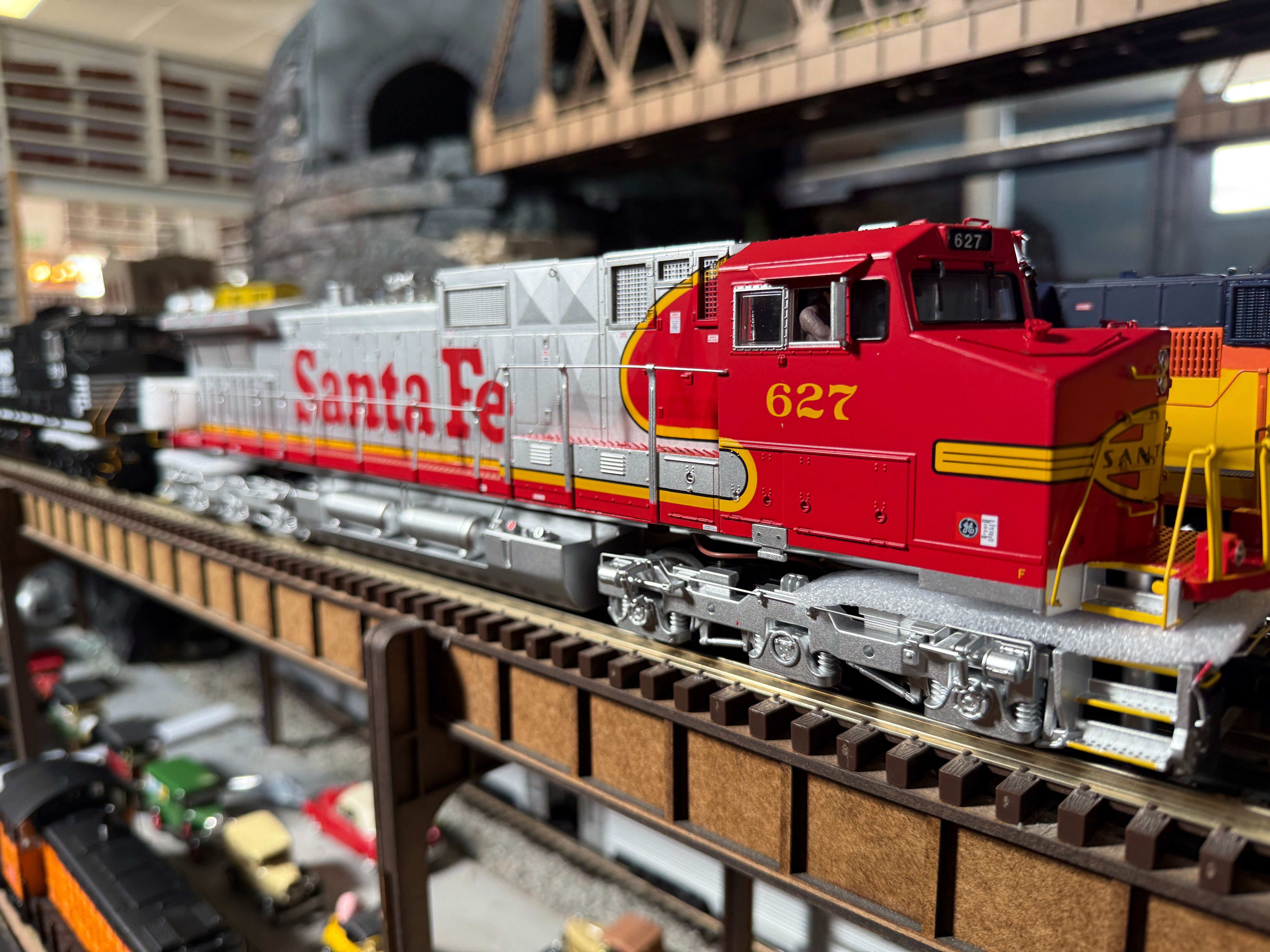 Atlas O 30138376 - Premier - C44-9W Diesel Locomotive "Santa Fe" #627