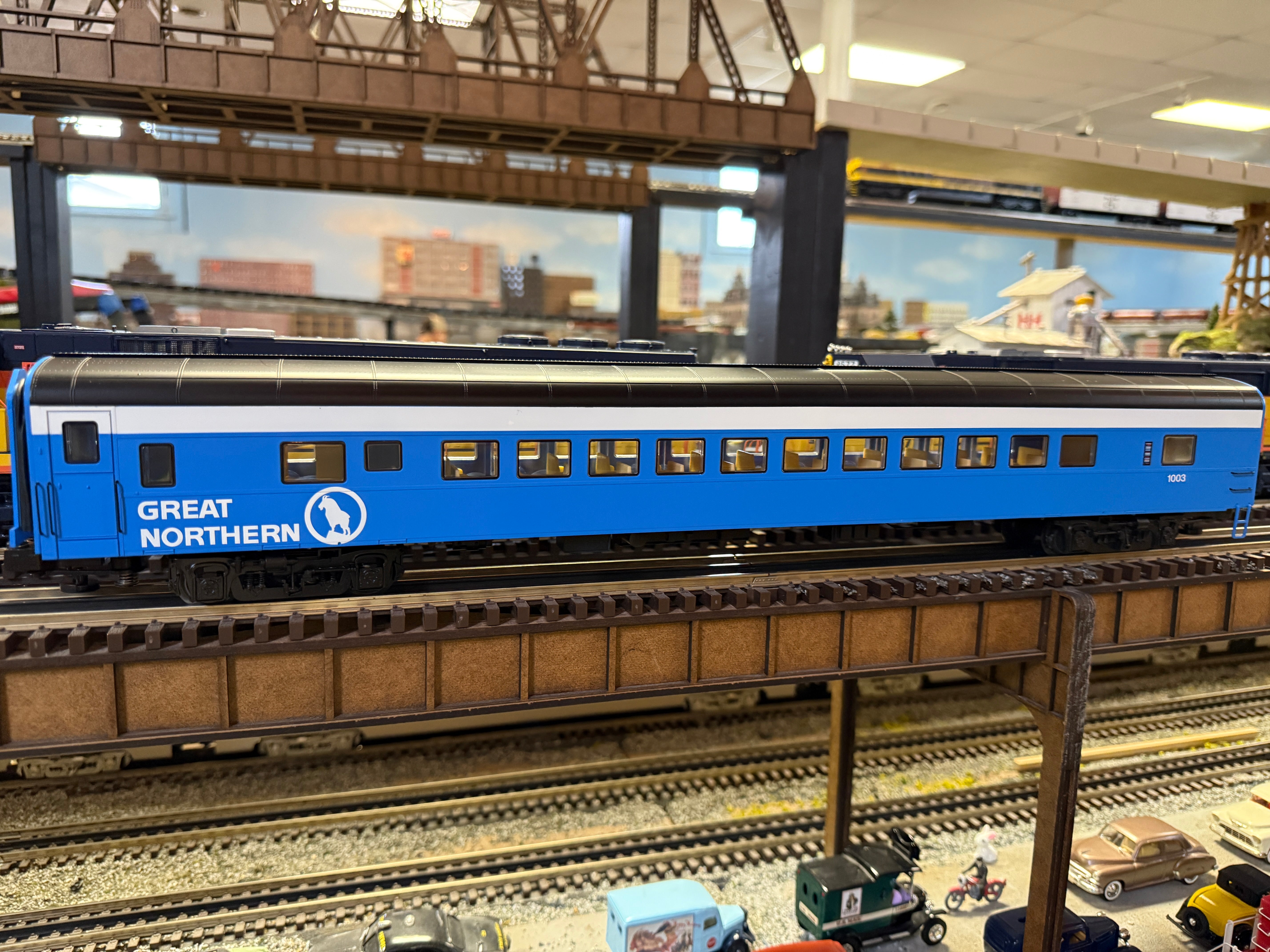 Lionel 2527350 - Vision Line 21" Passenger Car Set "Amtrak" (4-Car) Rainbow, Phase I