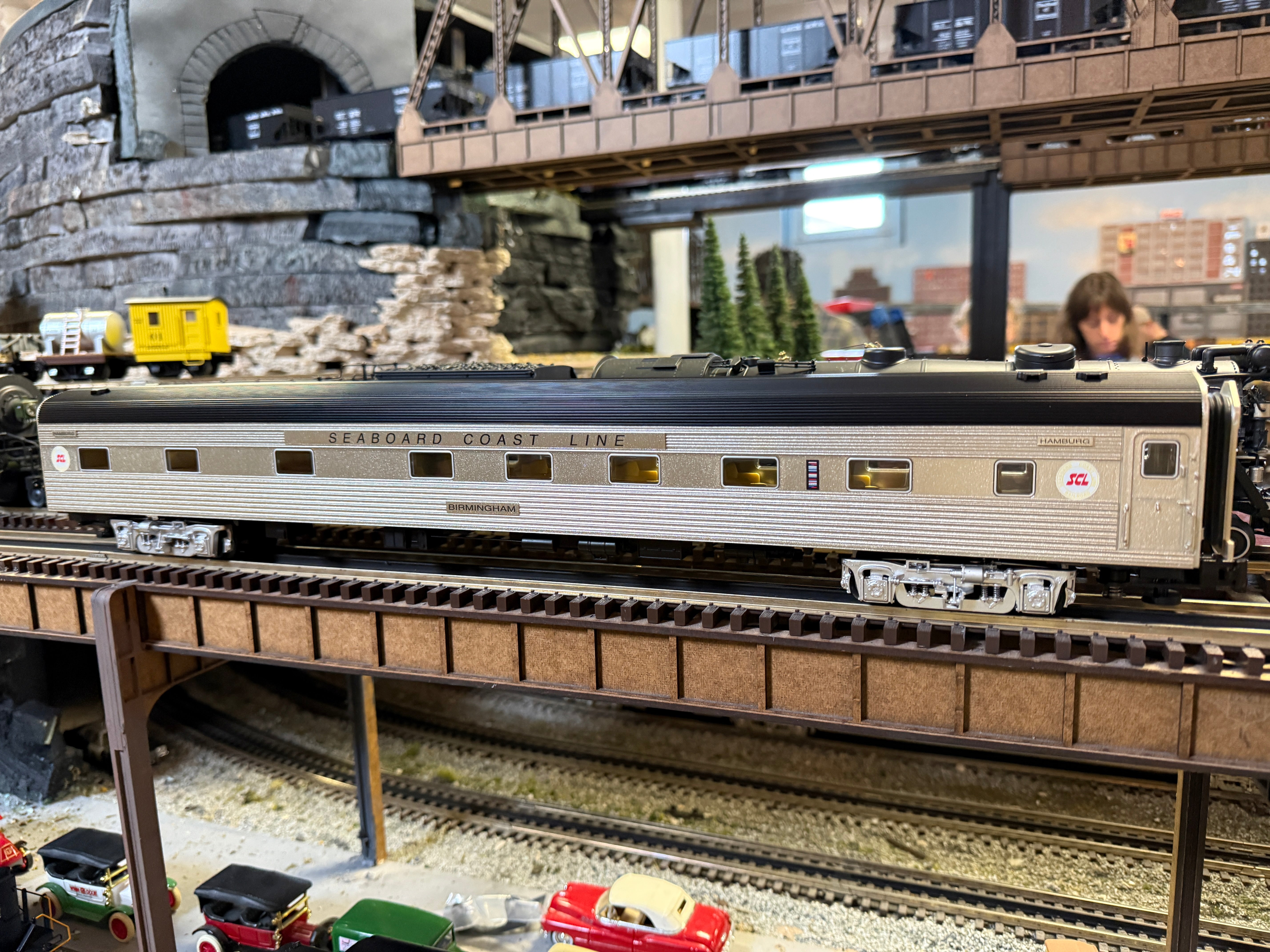 Lionel 2527360 - Vision Line 21" Passenger Car Set "Amtrak" (2-Car) Rainbow, Phase I
