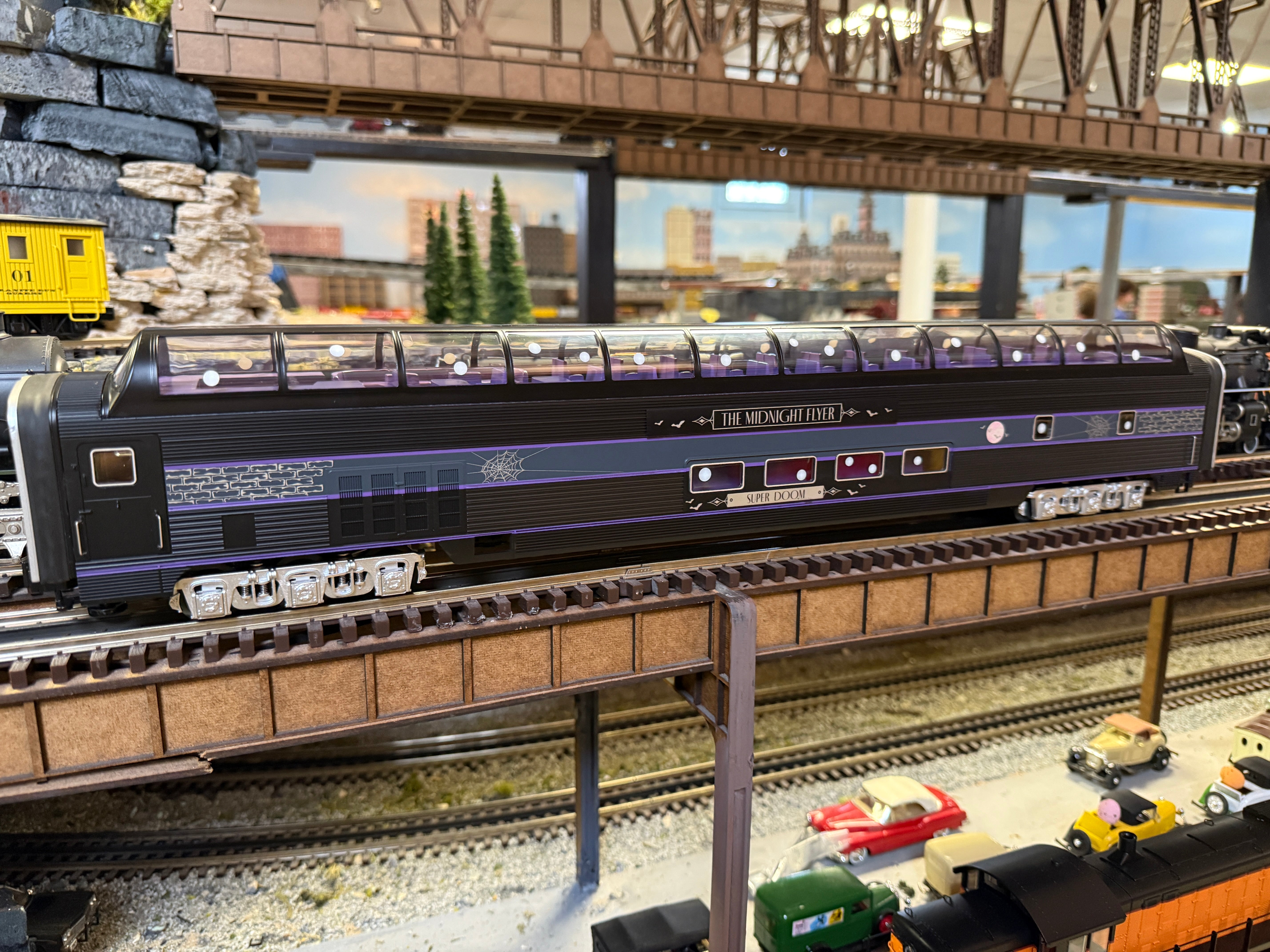 Lionel 2527480 - 21" StationSounds Doom Liner Car "Halloween"