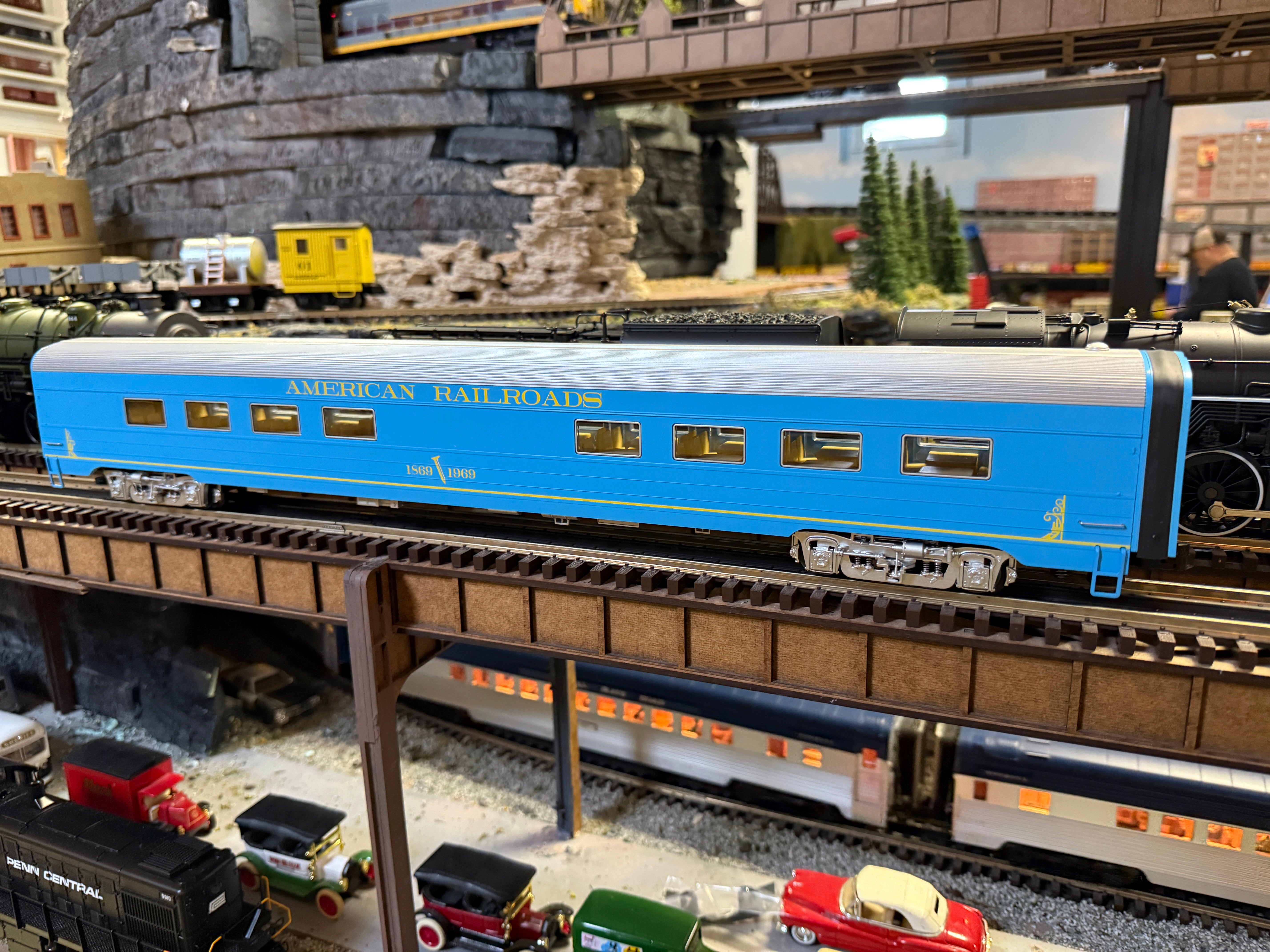 Lionel 2527040 -  21" Stationsounds Twin Unit Diner Set "American Railroads" (2-Car)