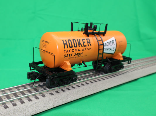Atlas O 3001631 - Premier - 8000 Gallon Tank Car "Hooker Chemicals" (GATX) - MrMuffin'sTrains