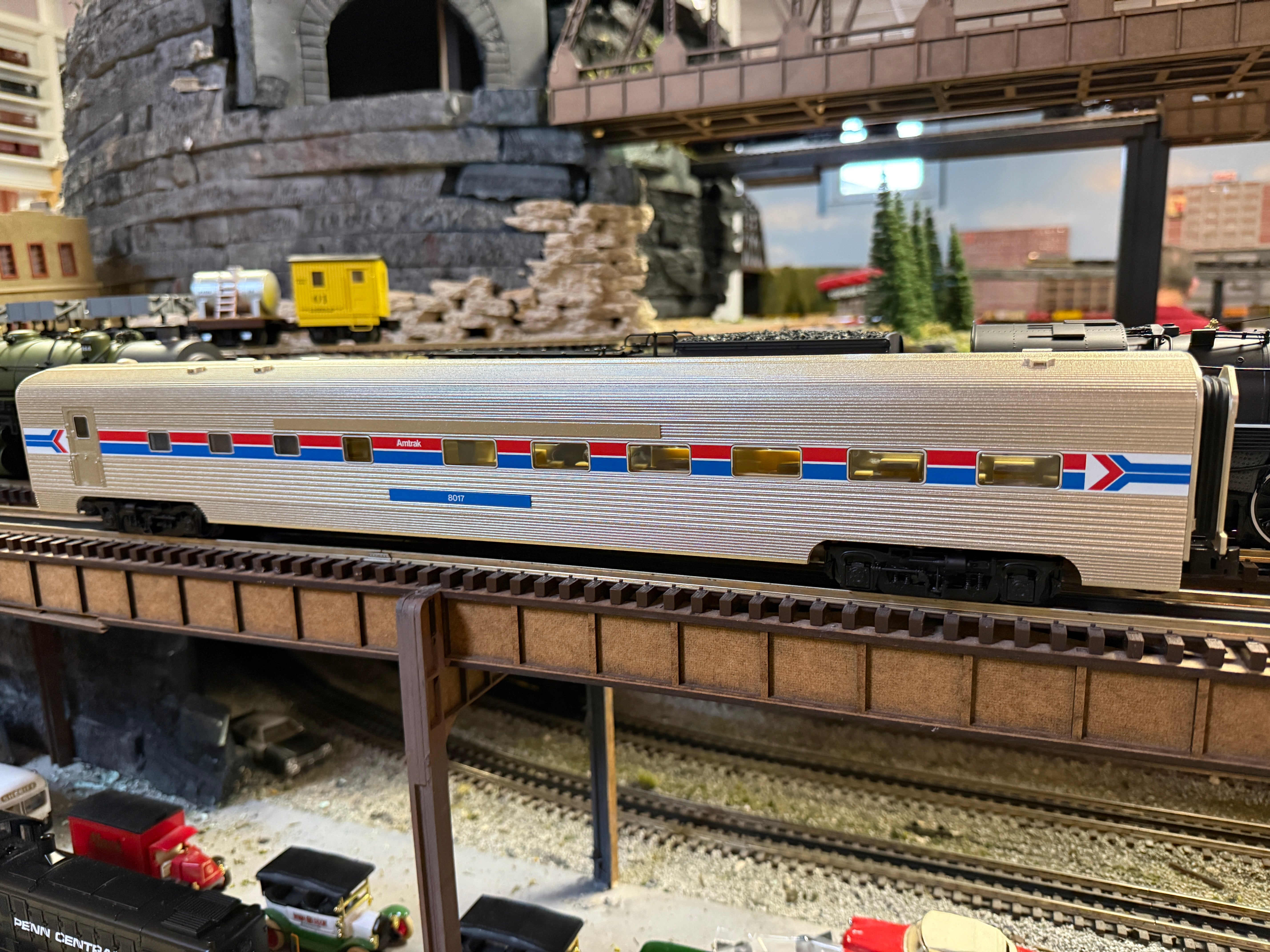 Lionel 2527370 - Vision Line 21" StationSounds Diner Car "Amtrak" #8017 Phase I