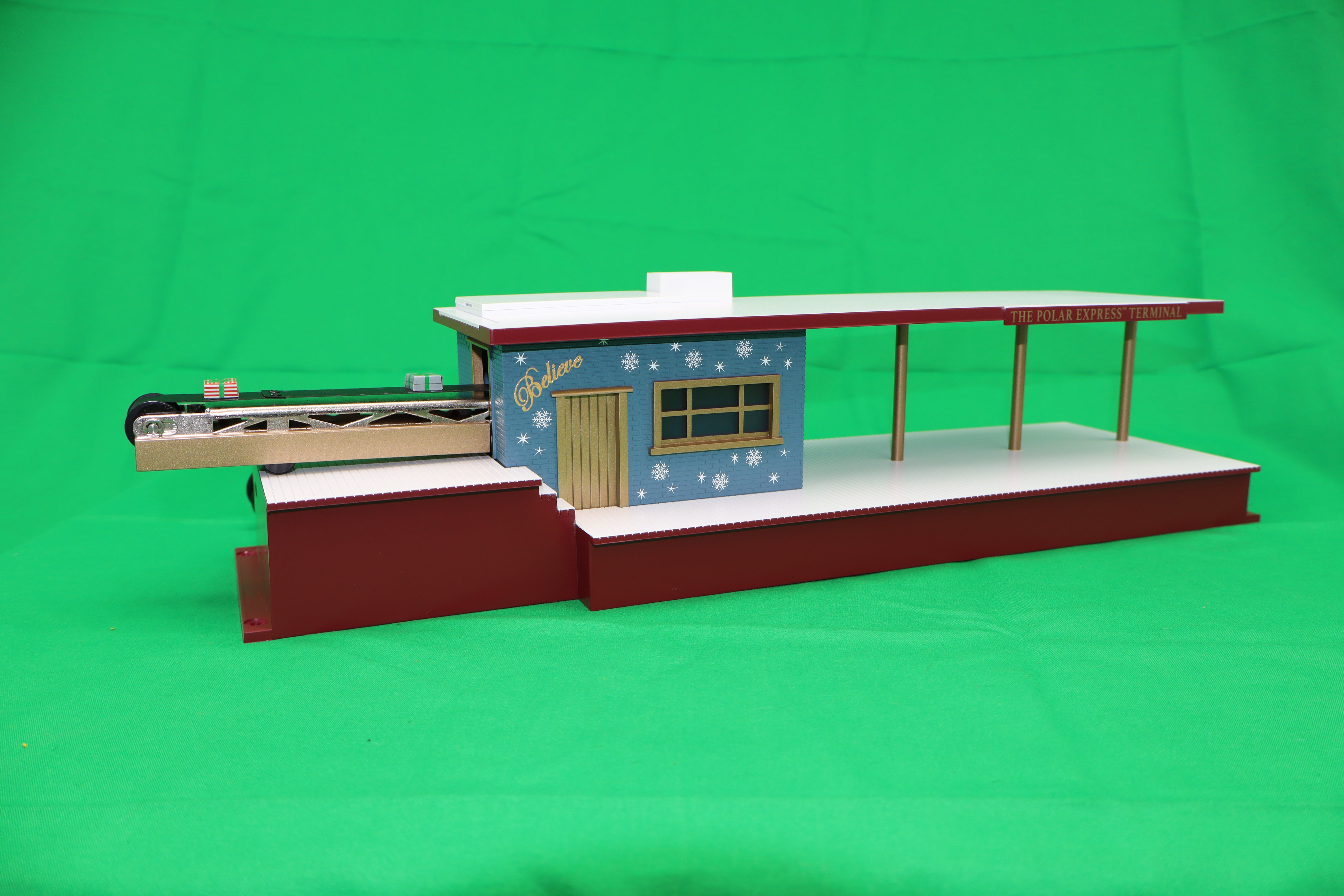 Lionel 2429100 - Operating Freight Terminal "The Polar Express"