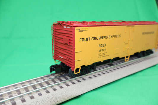 Lionel 2426330 - Hotbox Reefer Car "Fruit Growers Express" #38945 - MrMuffin'sTrains