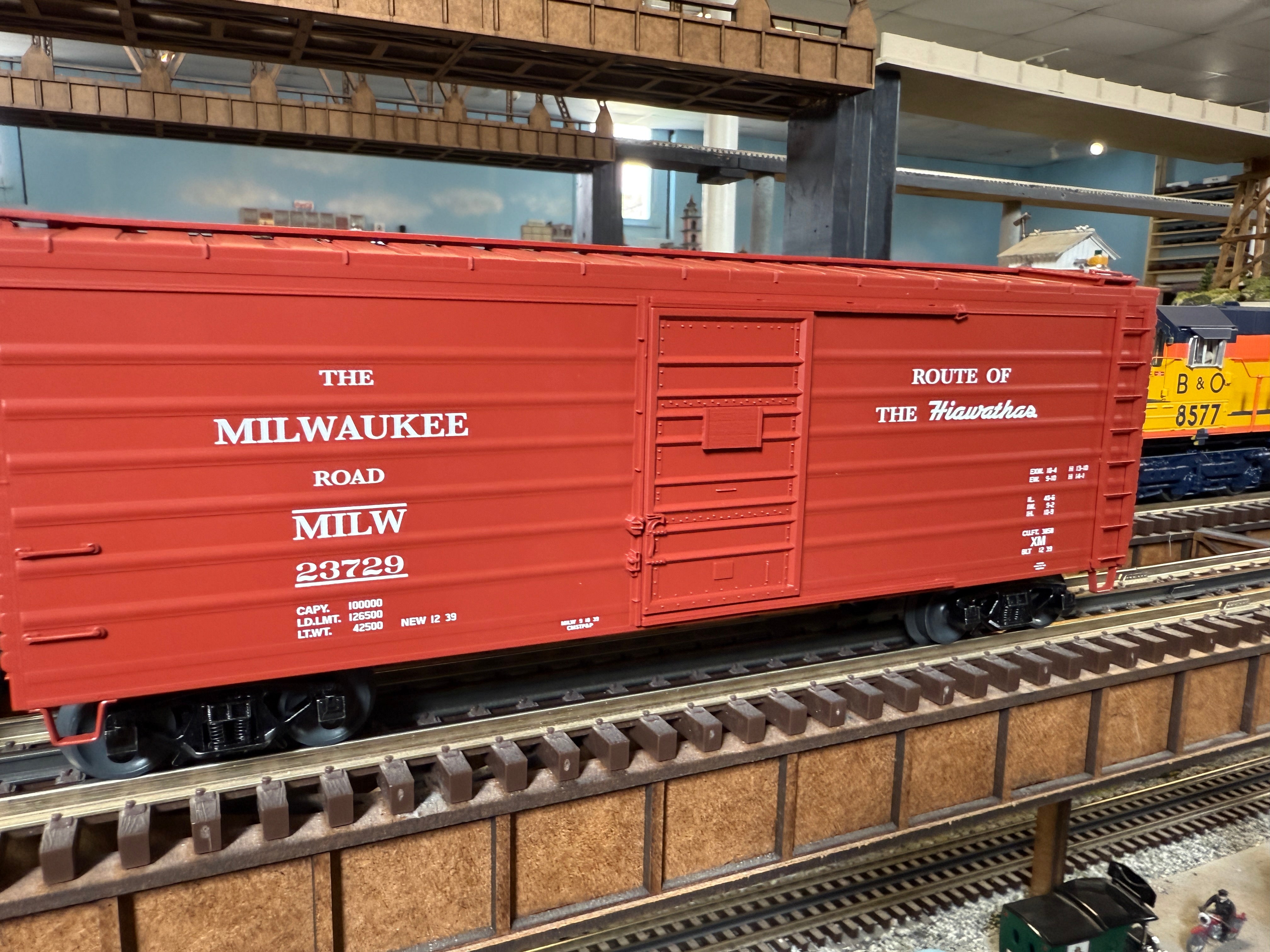 Lionel 2542012 - Rib-Side Boxcar "Milwaukee Road" #23729 (Hiawatha)