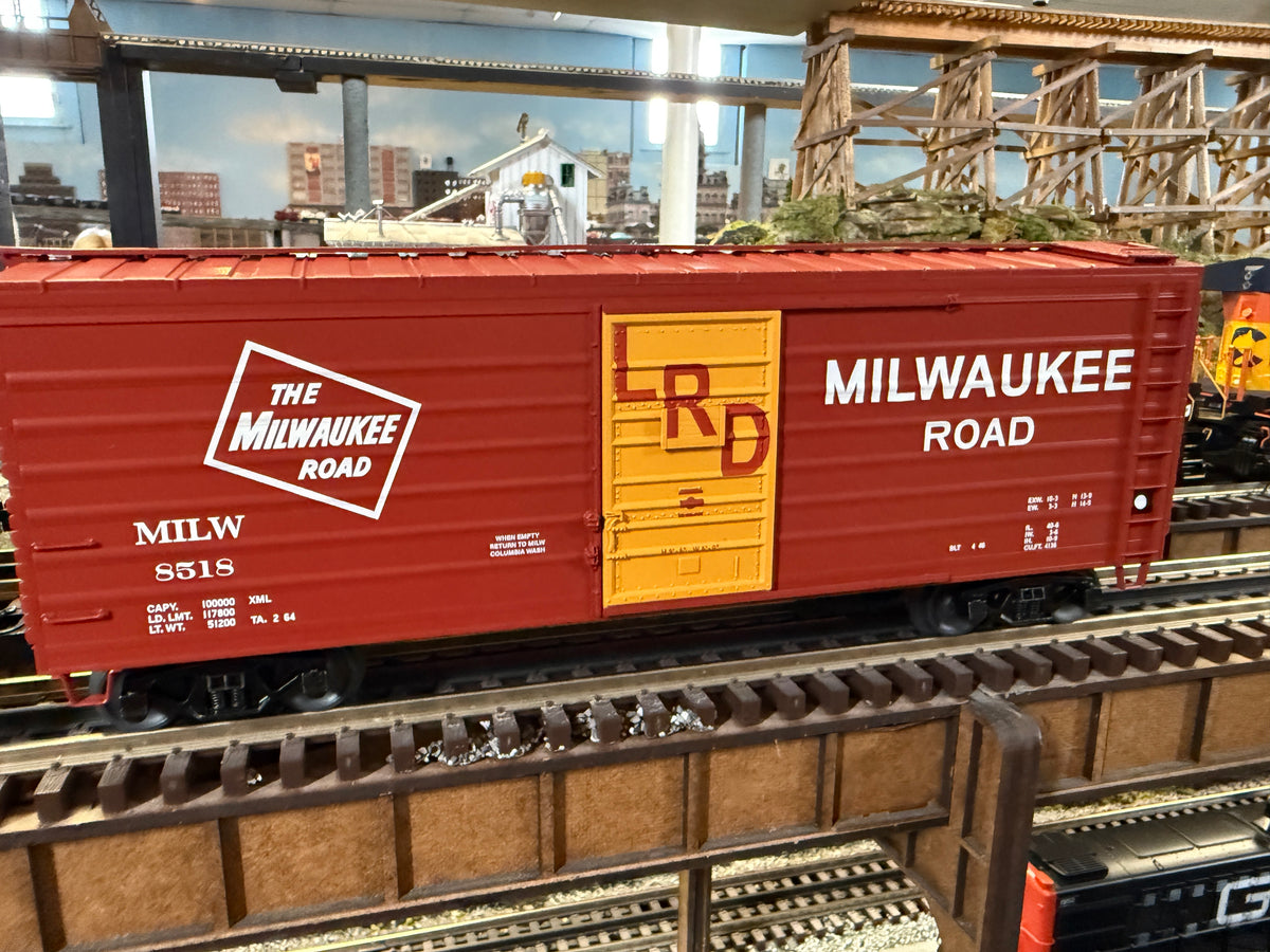 Lionel 2542062 - Rib-Side Boxcar "Milwaukee Road" #8518 (LRD) - MrMuffin'sTrains