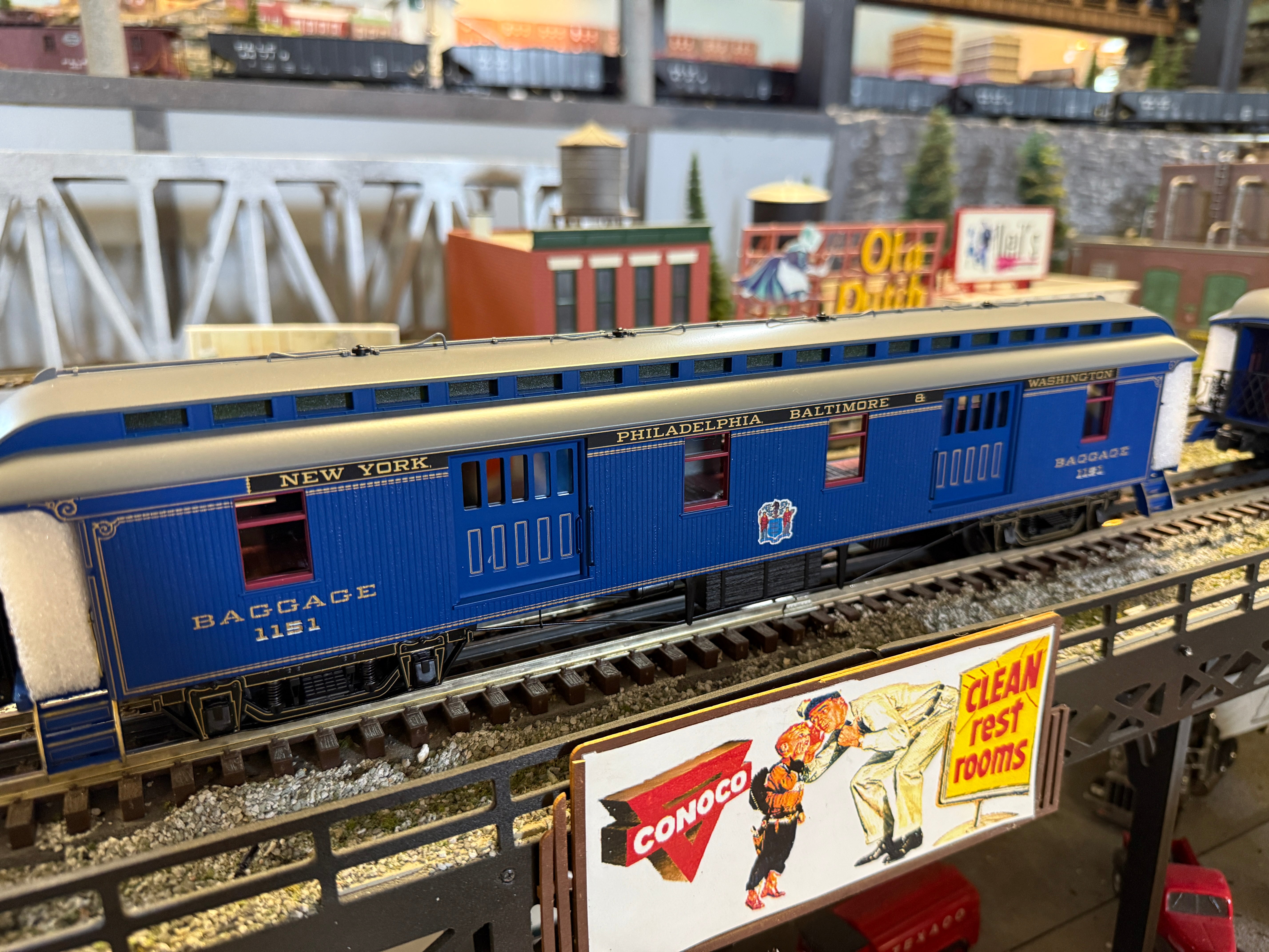 Lionel 2427550 - Royal Blue Wood Passenger Car "Baltimore & Ohio" (2-Car) Set A