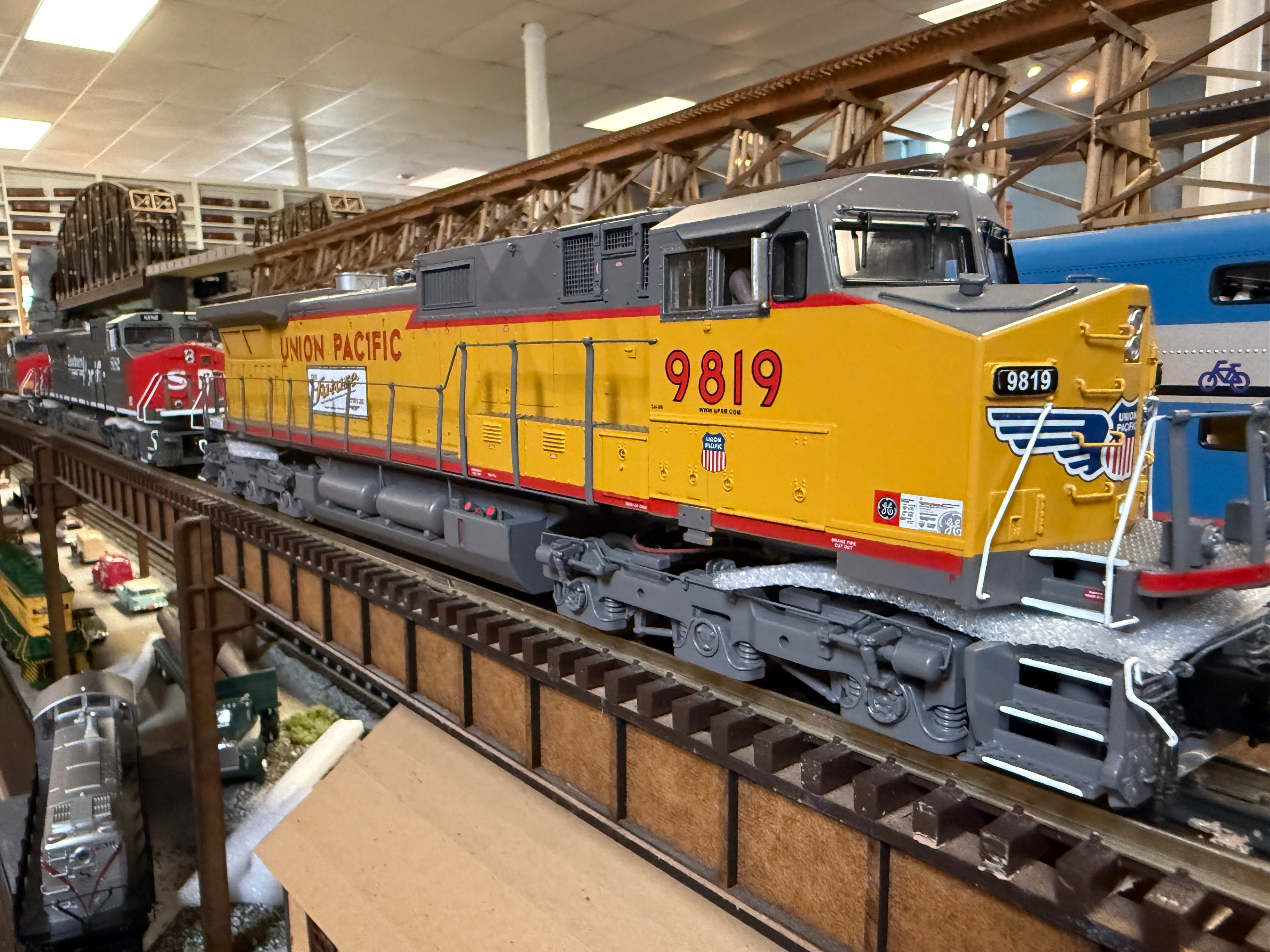 Atlas O 30138380 - Premier - C44-9W Diesel Locomotive "Union Pacific" #9819 (FUTURE Network Logo)