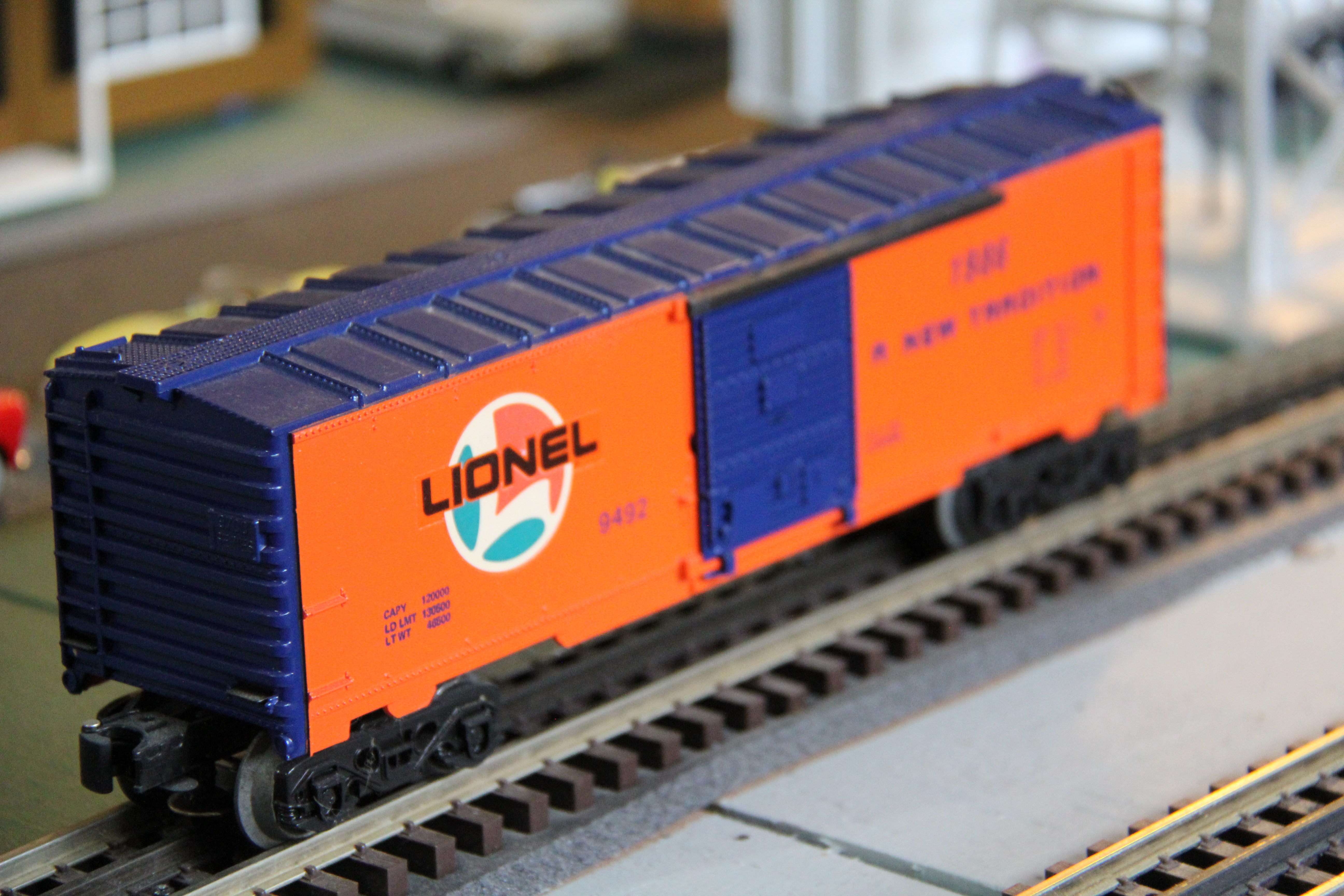 Lionel 6-9492 Lionel Lines Box Car-Second hand-M4277