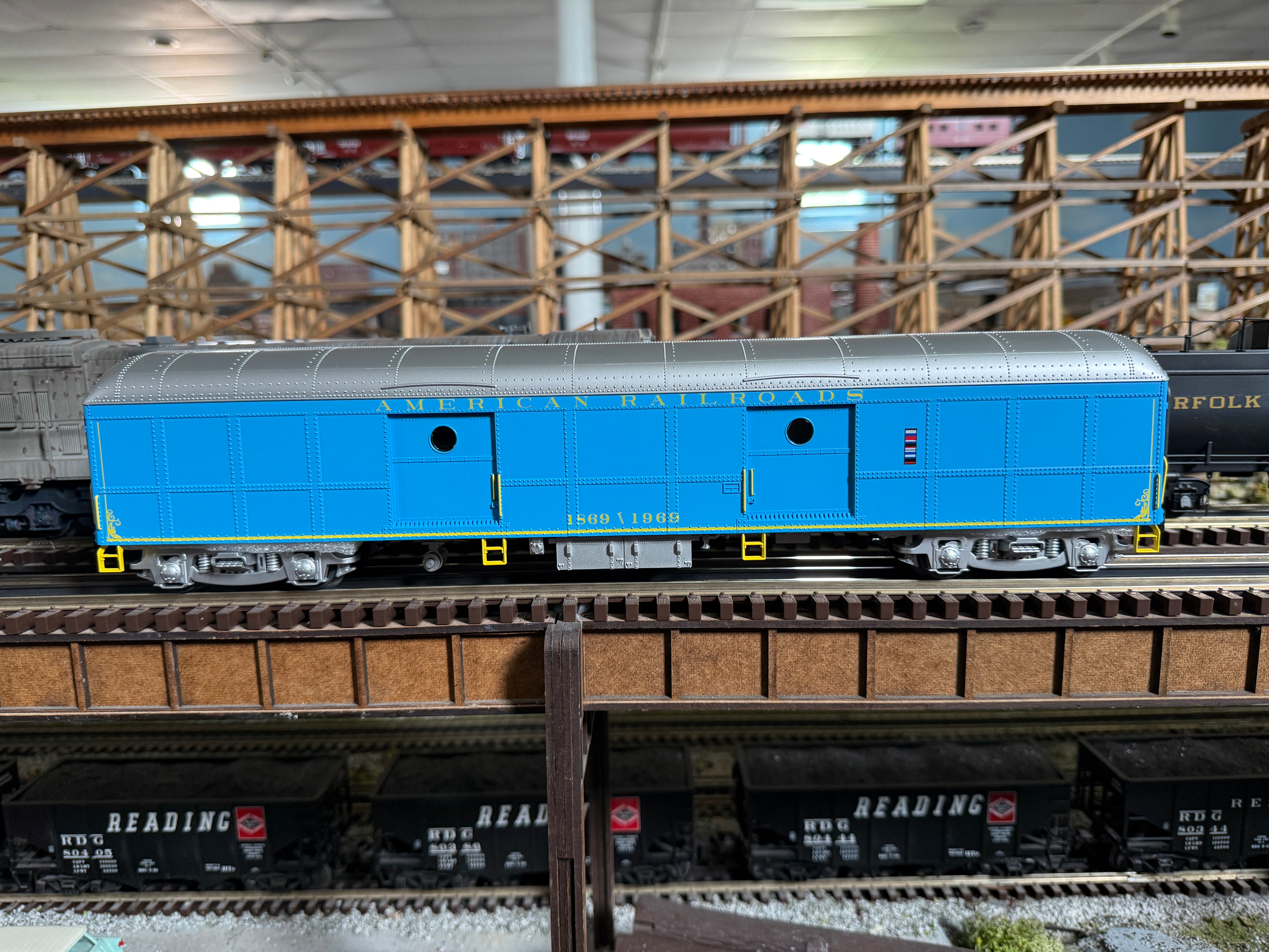 Lionel 2527010 - B60 Baggage Car "American Railroads" (3-Pack)