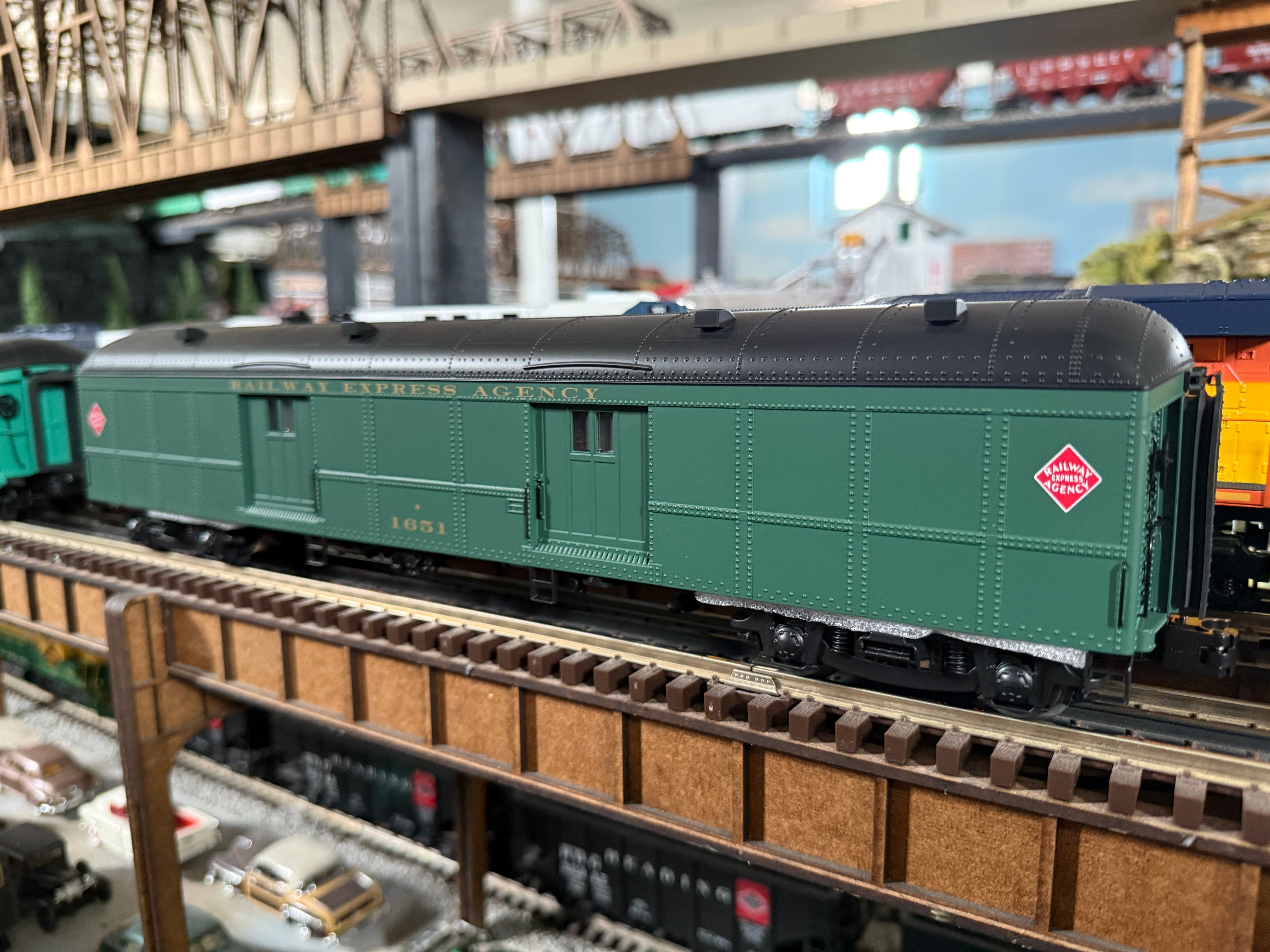 Lionel 2527320 - Vision Line B60 Baggage Car "Railway Express Agency" #1651