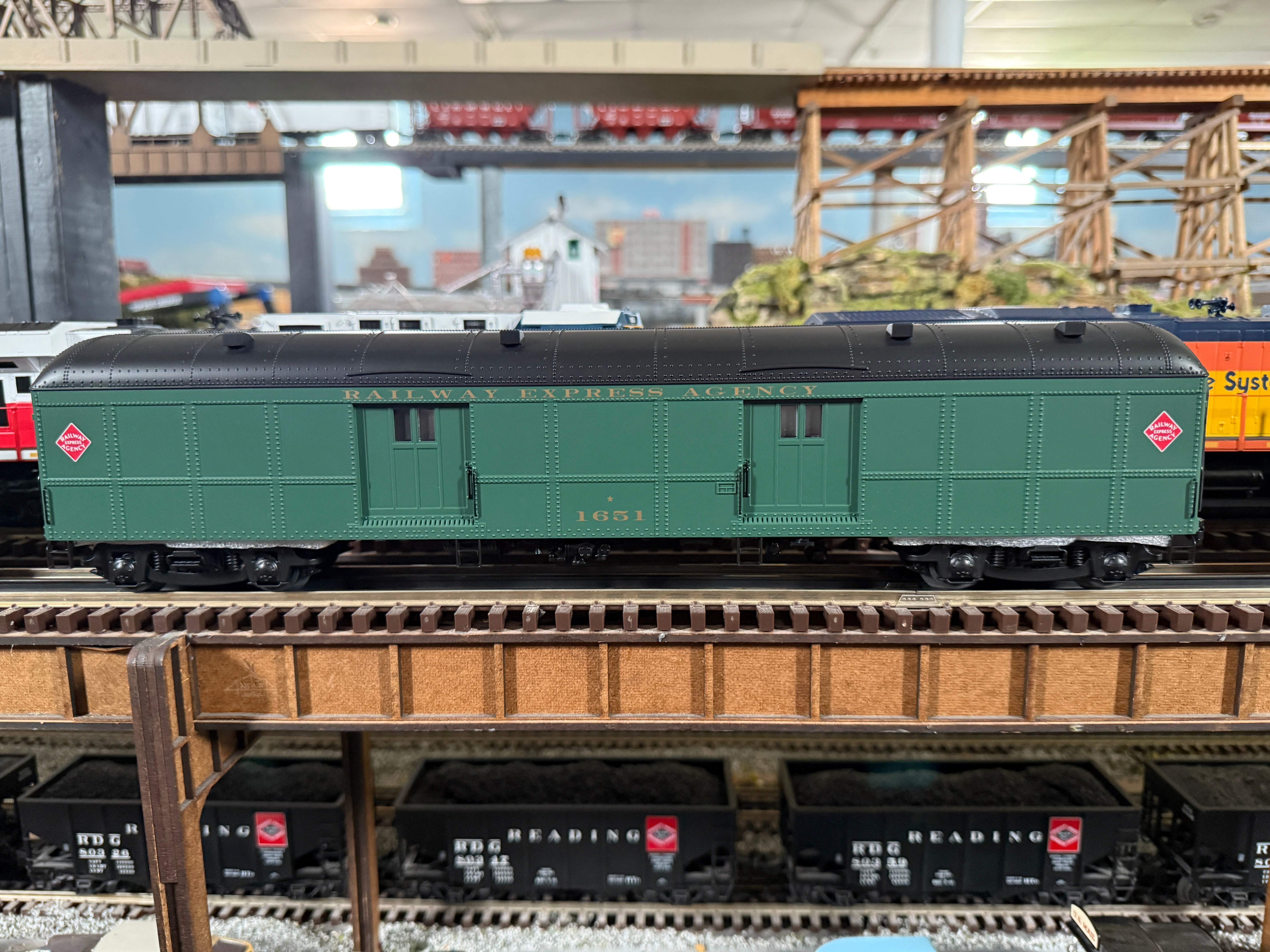 Lionel 2527320 - Vision Line B60 Baggage Car "Railway Express Agency" #1651