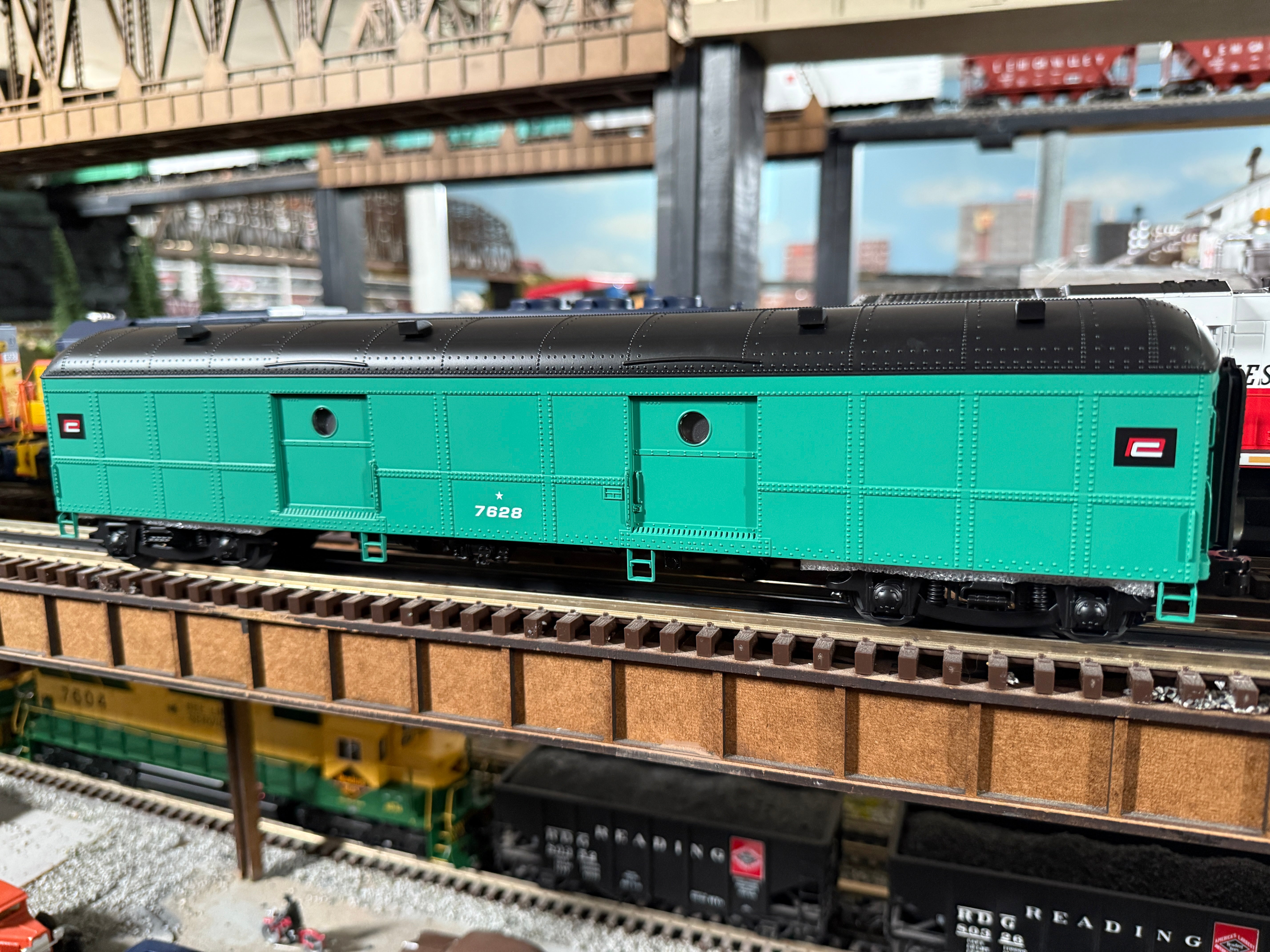 Lionel 2527330 - Vision Line B60 Baggage Car "Penn Central" #7628