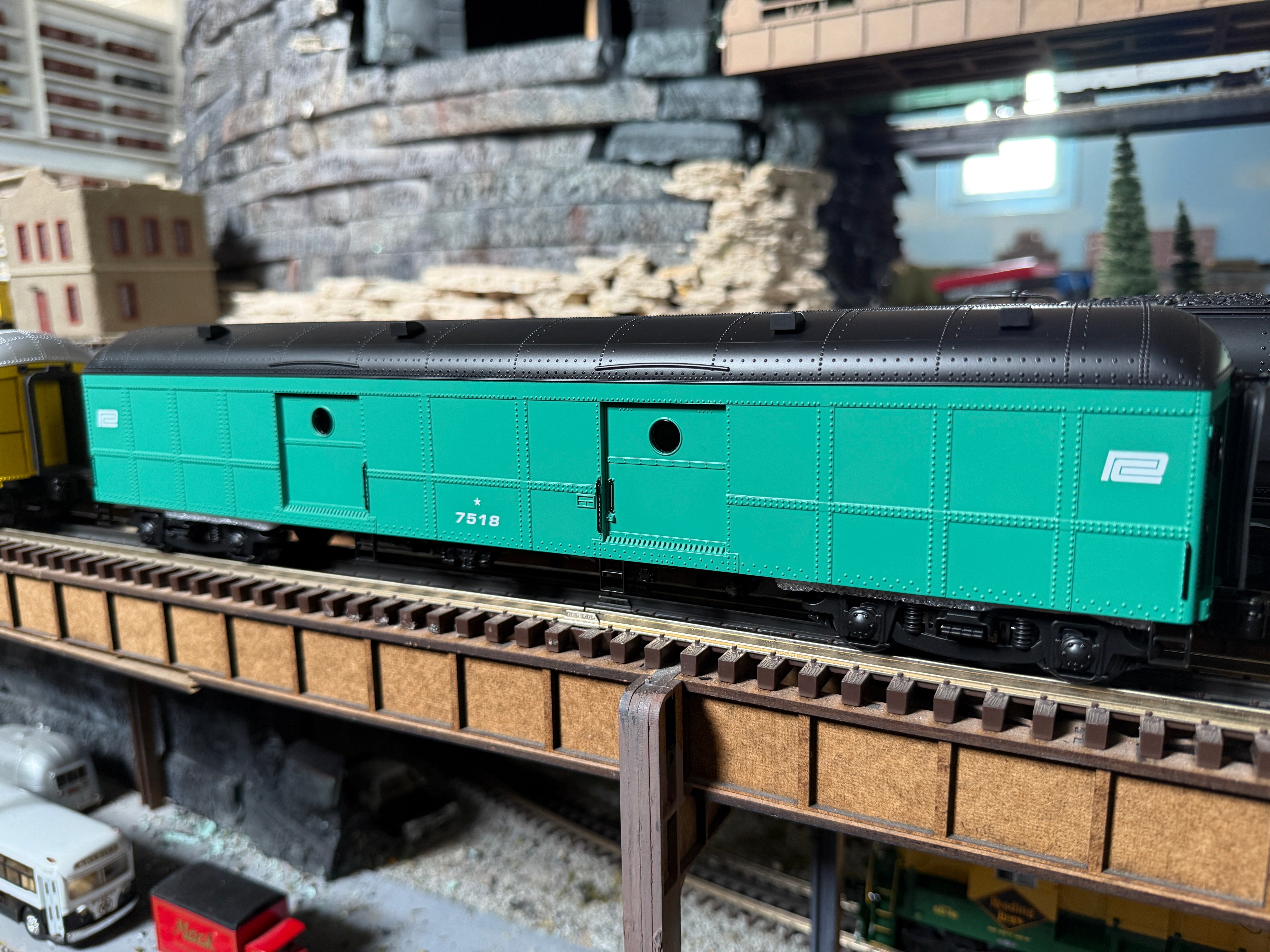 Lionel 2527250 - B60 Baggage Car "Penn Central" #7518