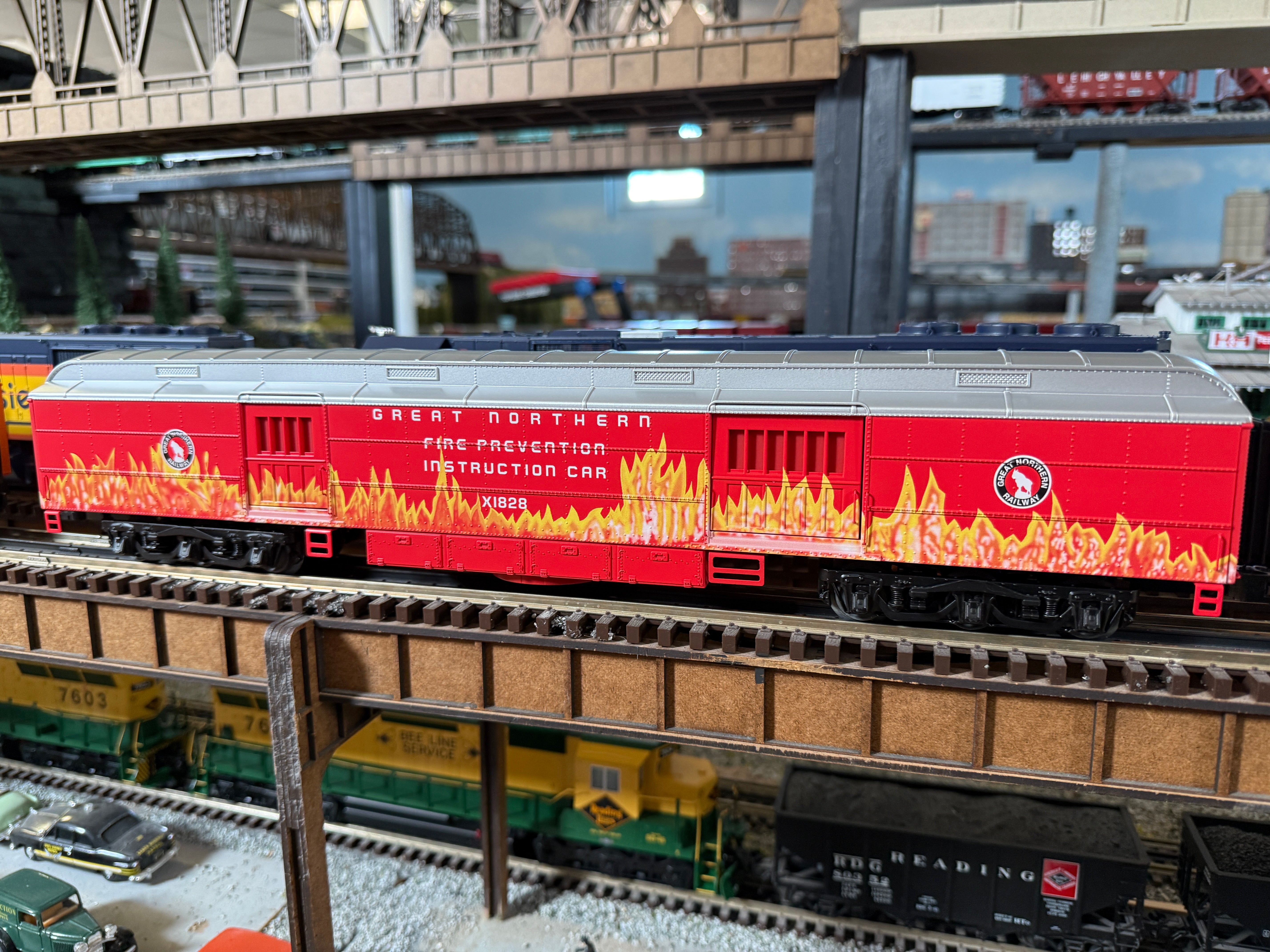 Lionel 2427260 - 18" Training Car "Great Northern" #X1828 (Fire Prevention)