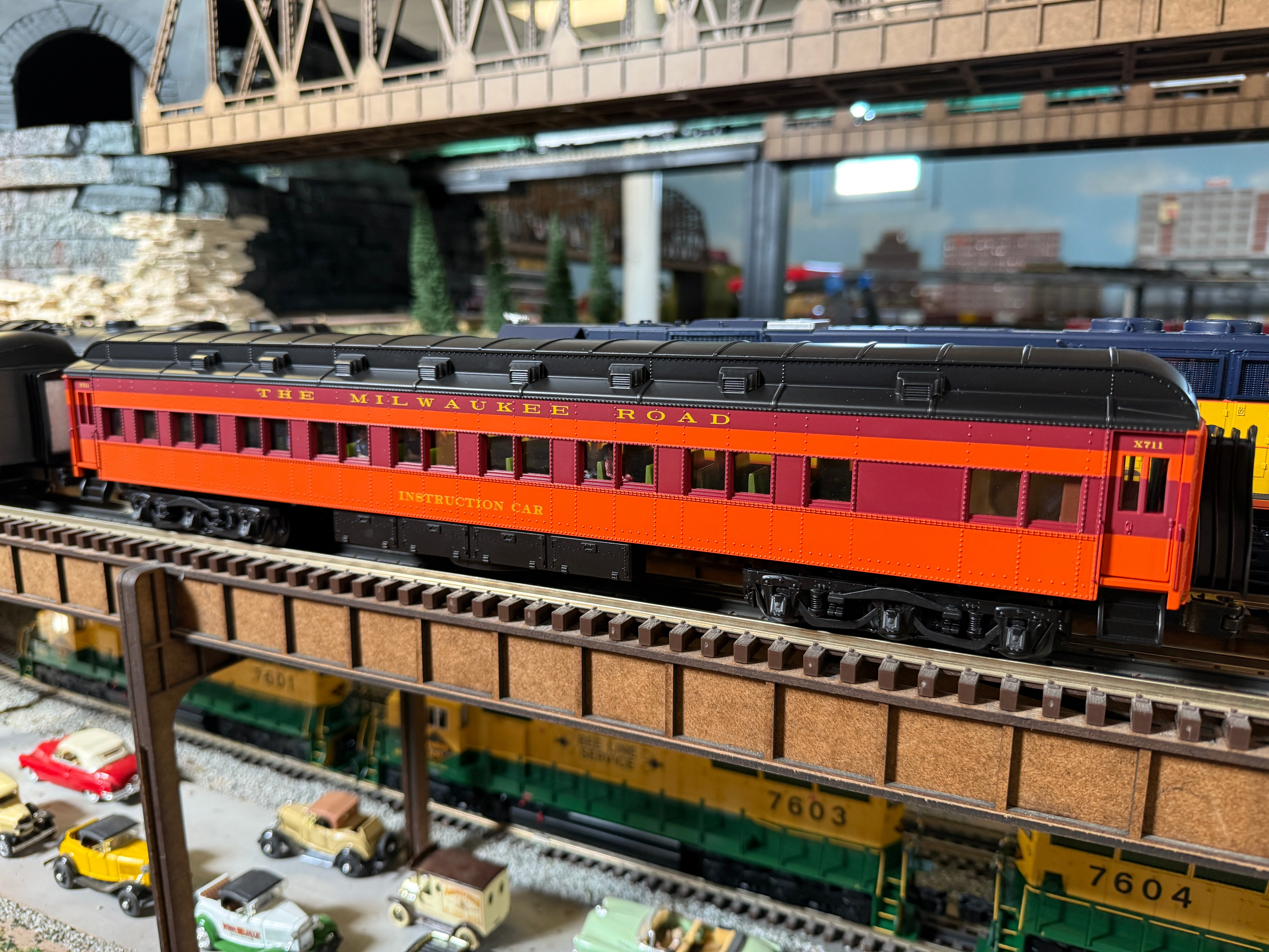 Lionel 2427270 - 18" Training Cars "Milwaukee Road" #X711