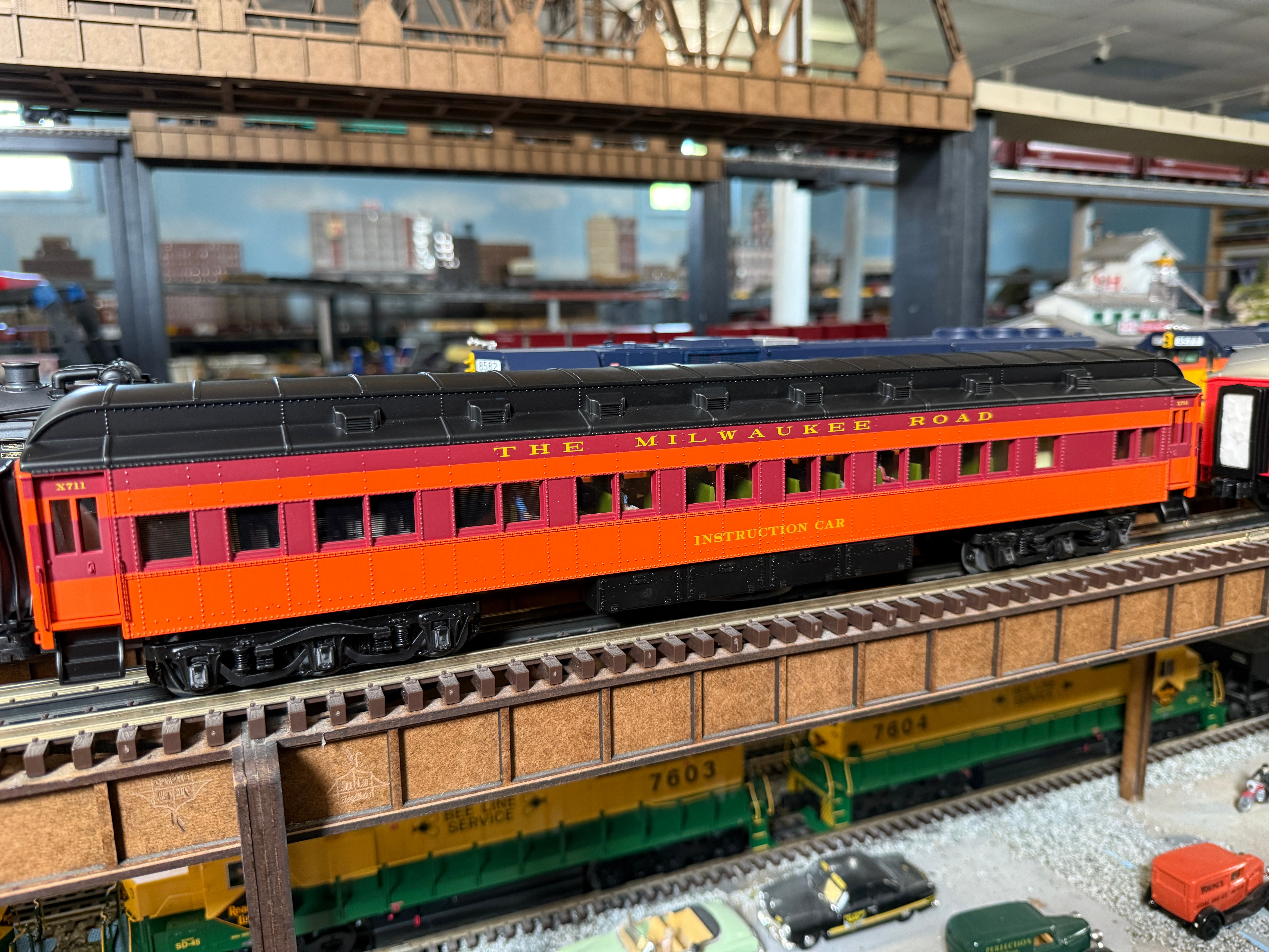 Lionel 2427270 - 18" Training Cars "Milwaukee Road" #X711