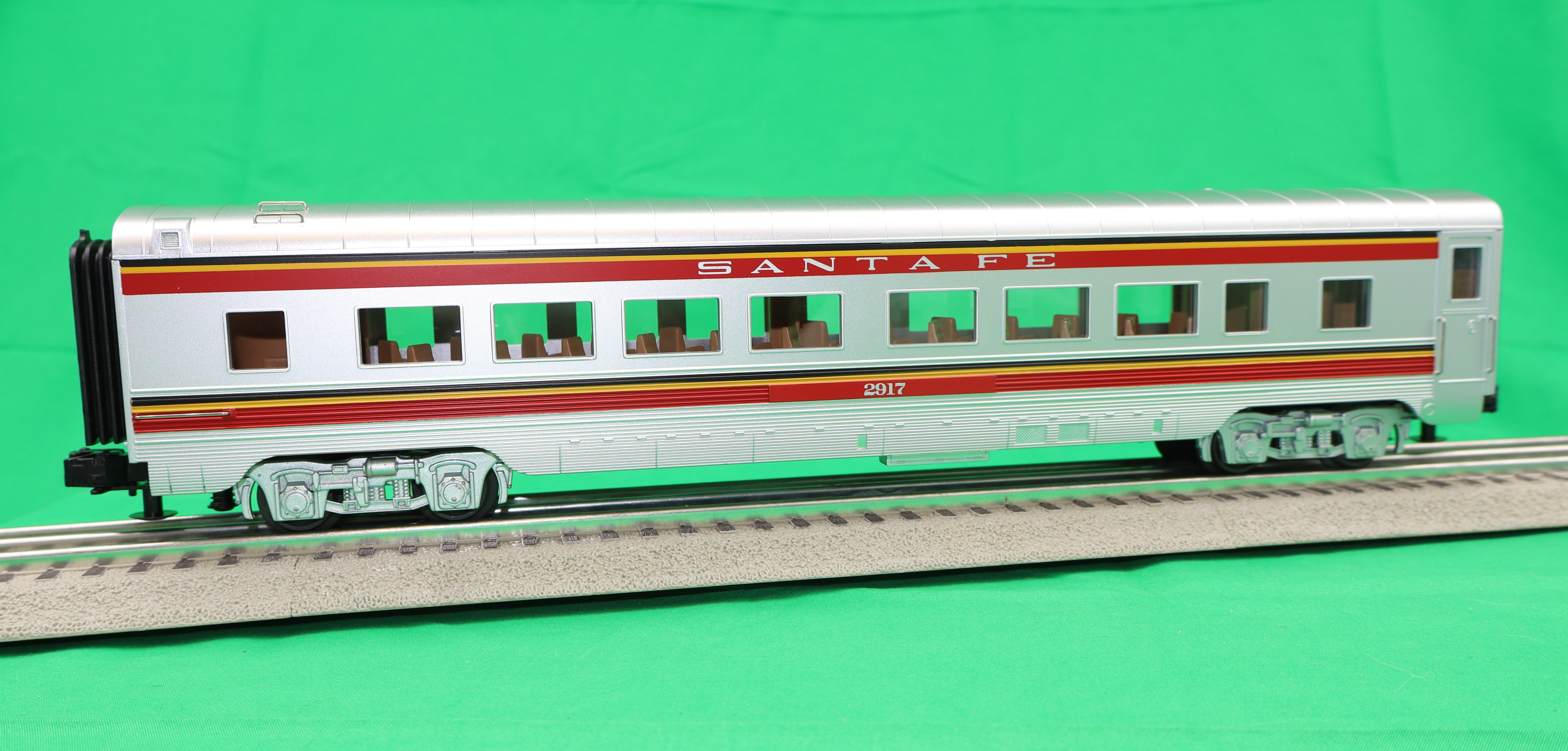 MTH 30-68240 - 60’ Streamlined Passenger Set "Santa Fe" War Bonnet (4-Car)